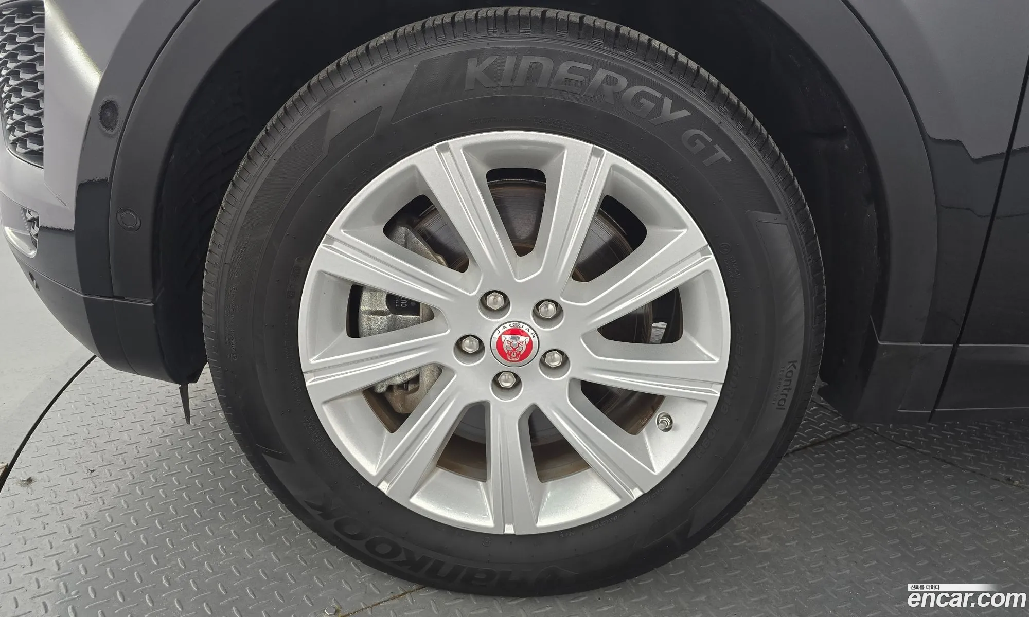 Jaguar E-Pace 2018 SADFA2BX0J1Z29215 — 2