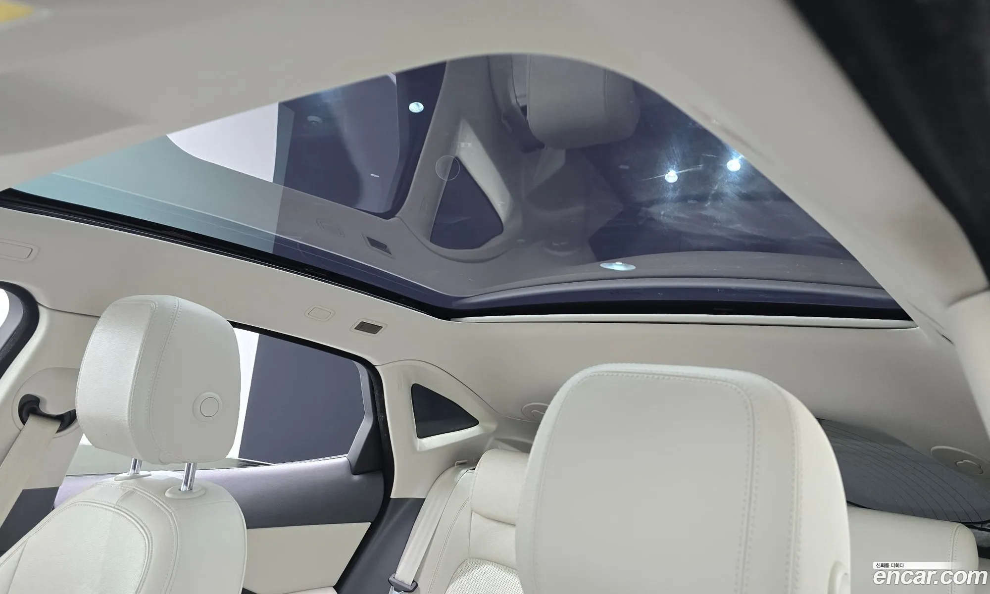 Jaguar E-Pace 2018 SADFA2BX0J1Z29215 — 24