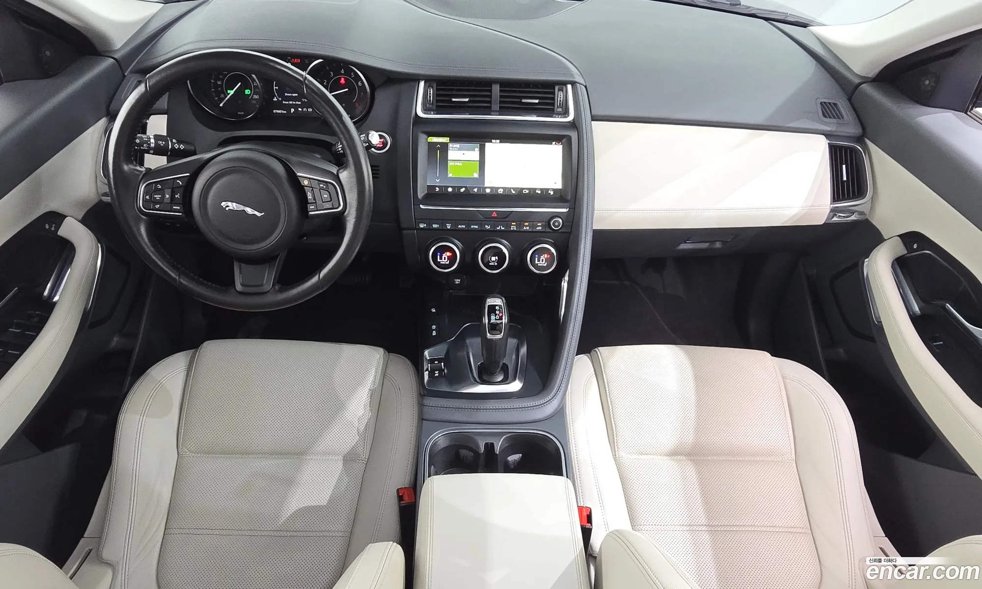 Jaguar E-Pace 2018 SADFA2BX0J1Z29215 — 25