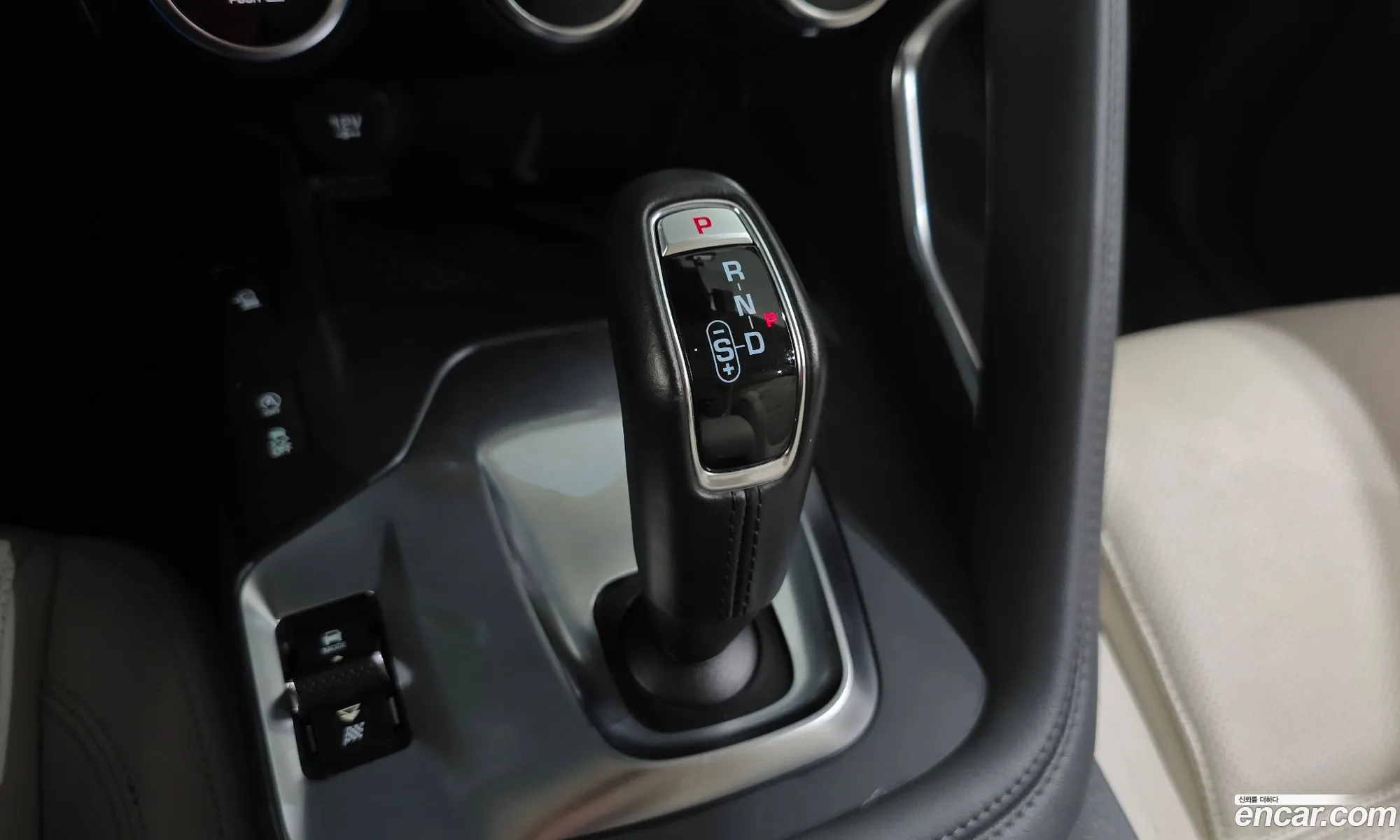 Jaguar E-Pace 2018 SADFA2BX0J1Z29215 — 7