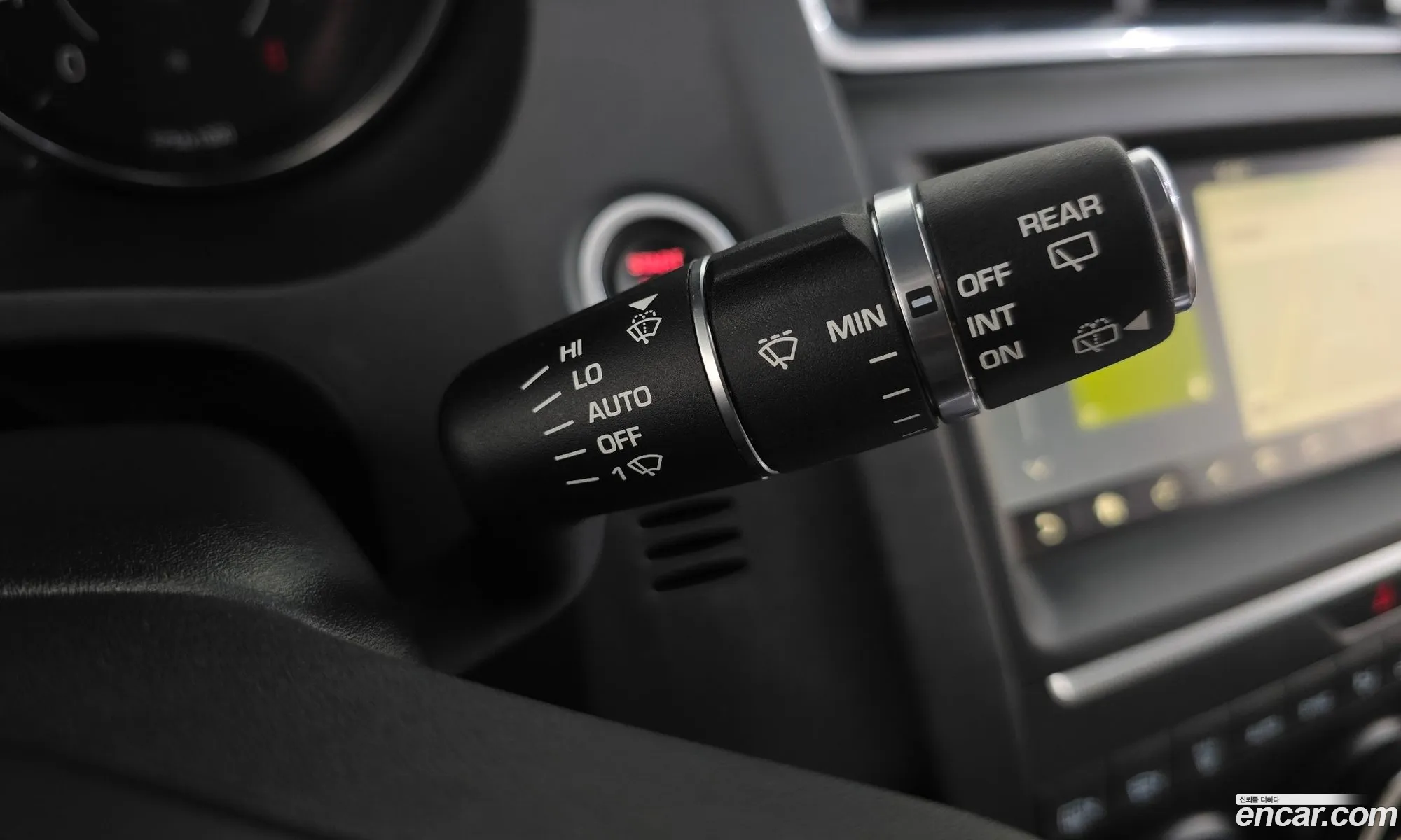 Jaguar E-Pace 2018 SADFA2BX0J1Z29215 — 11
