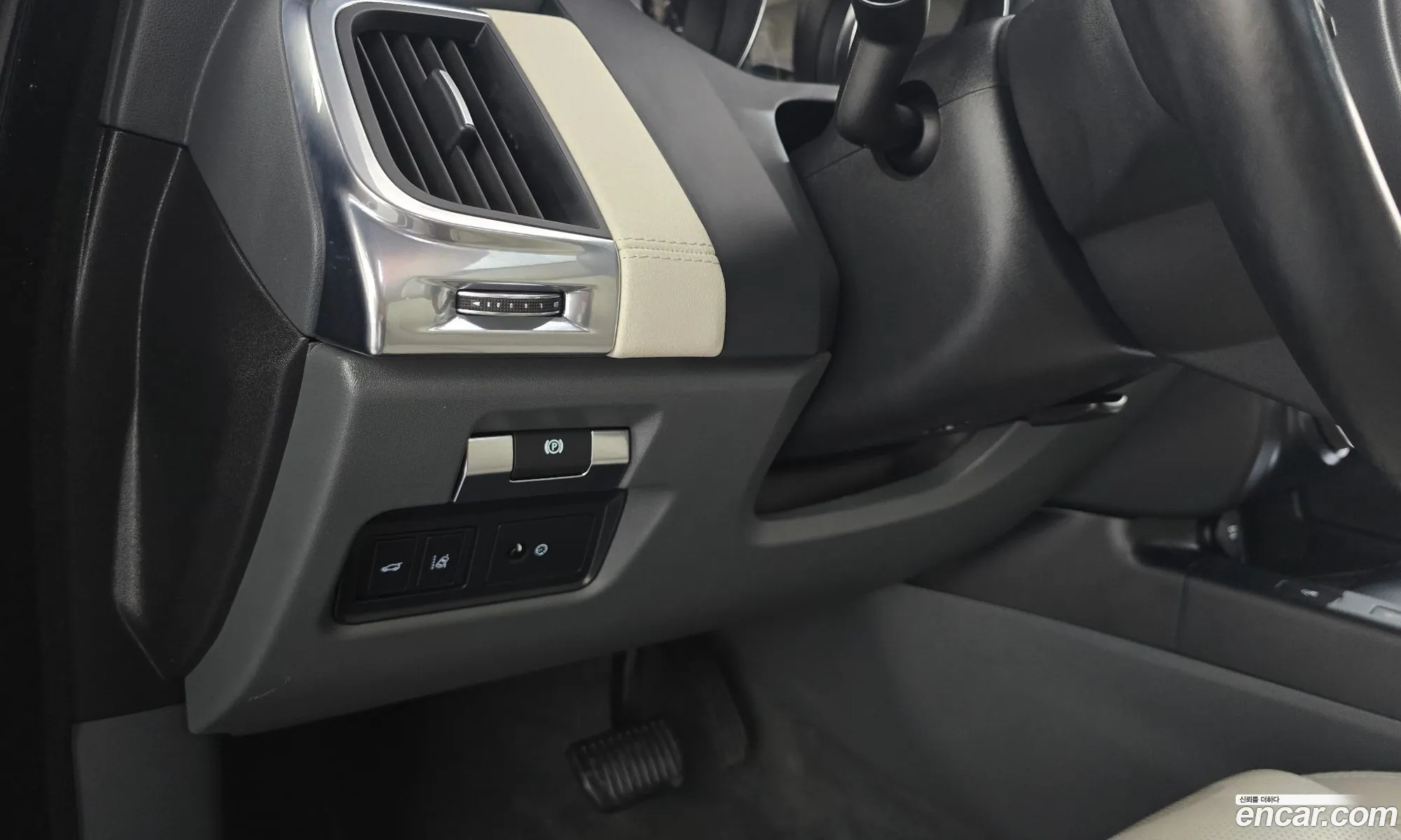 Jaguar E-Pace 2018 SADFA2BX0J1Z29215 — 10