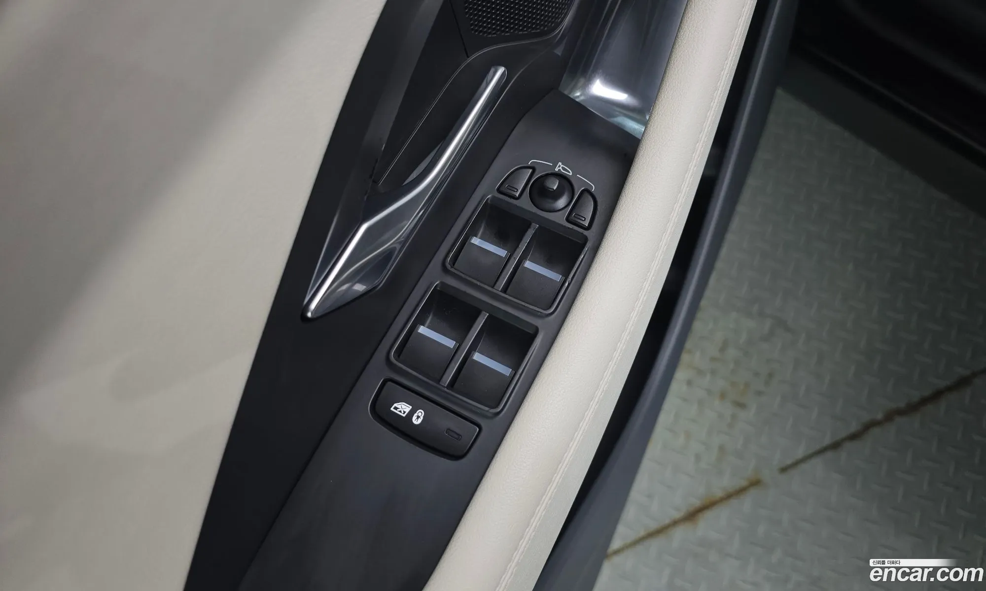 Jaguar E-Pace 2018 SADFA2BX0J1Z29215 — 8