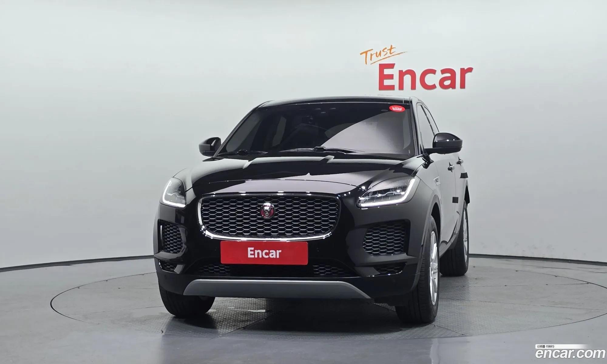 Jaguar E-Pace 2018 SADFA2BX0J1Z29215 — 31