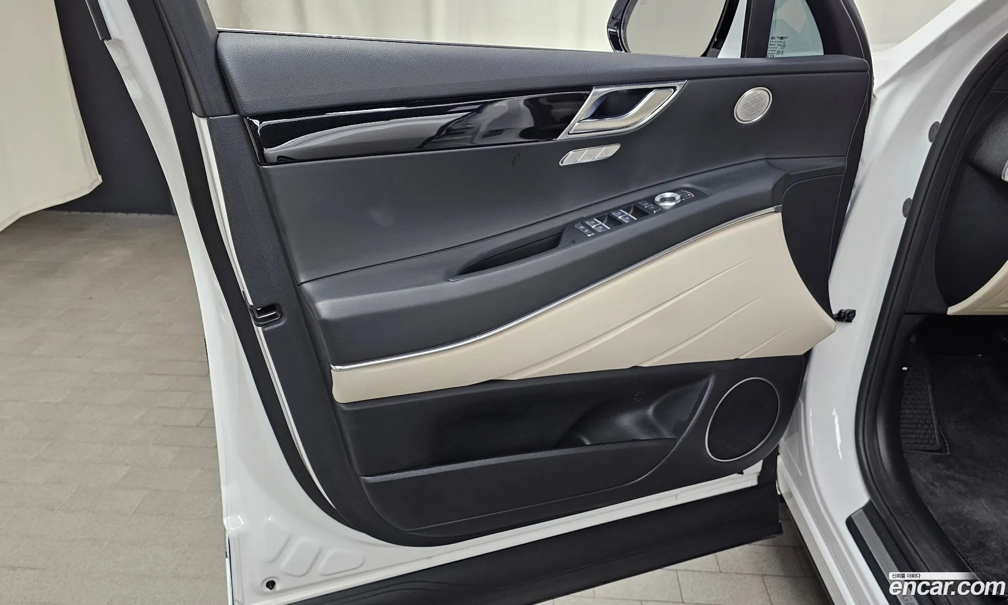 Genesis GV80 2022 KMTHA81BBNU126371 — 11