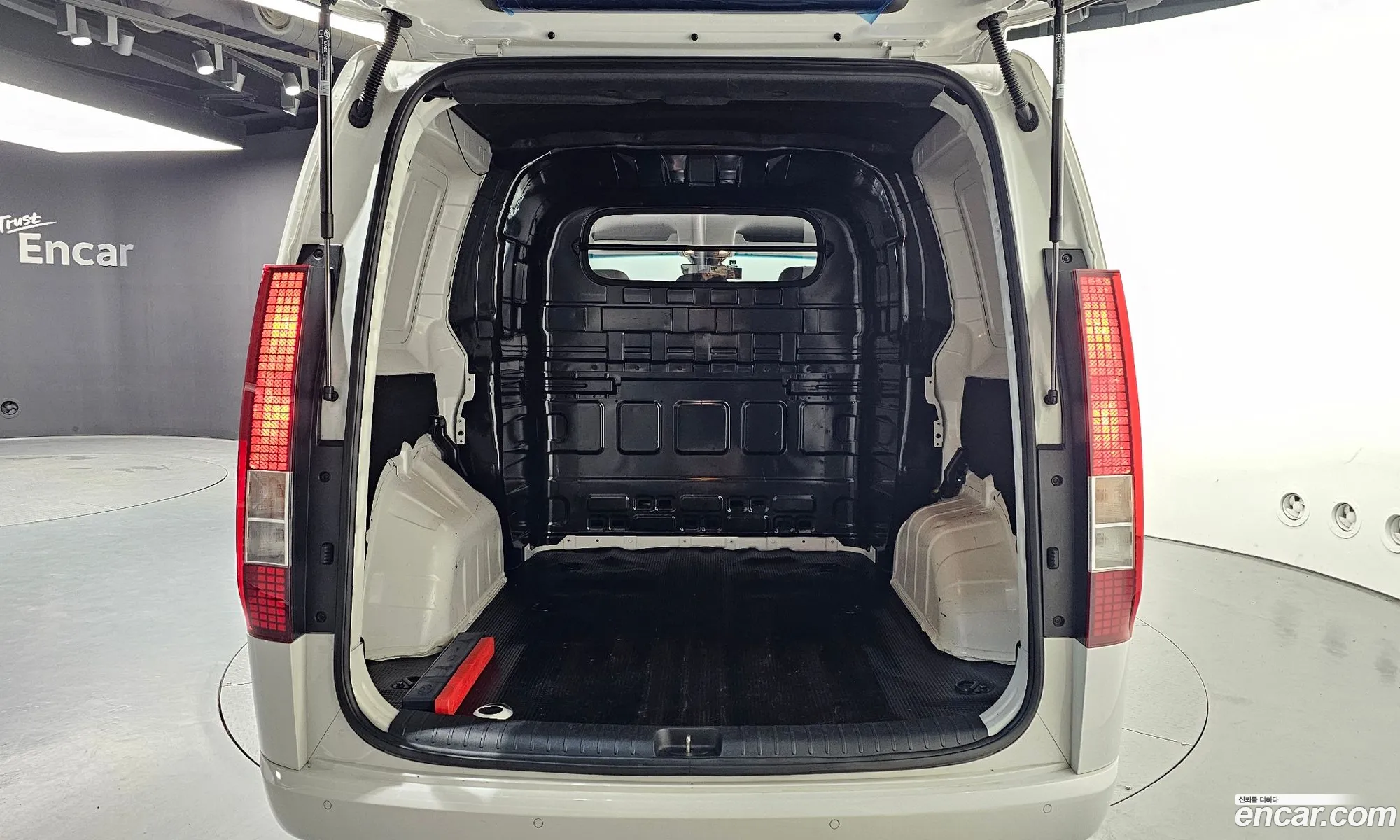 Hyundai Staria 2023 KMFYCX73BRU158069 — 9