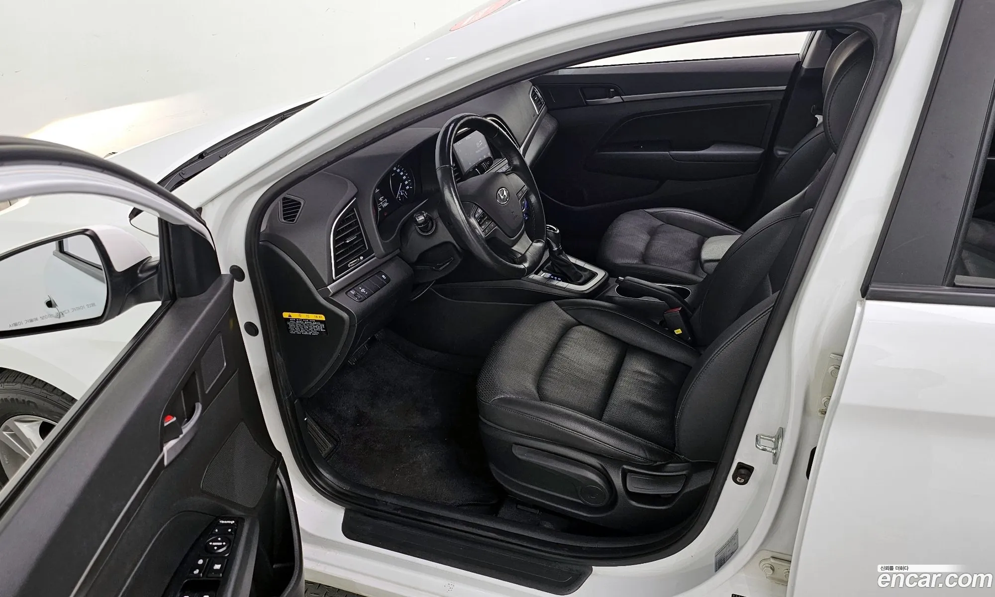 Hyundai Elantra AD 2016 — 18