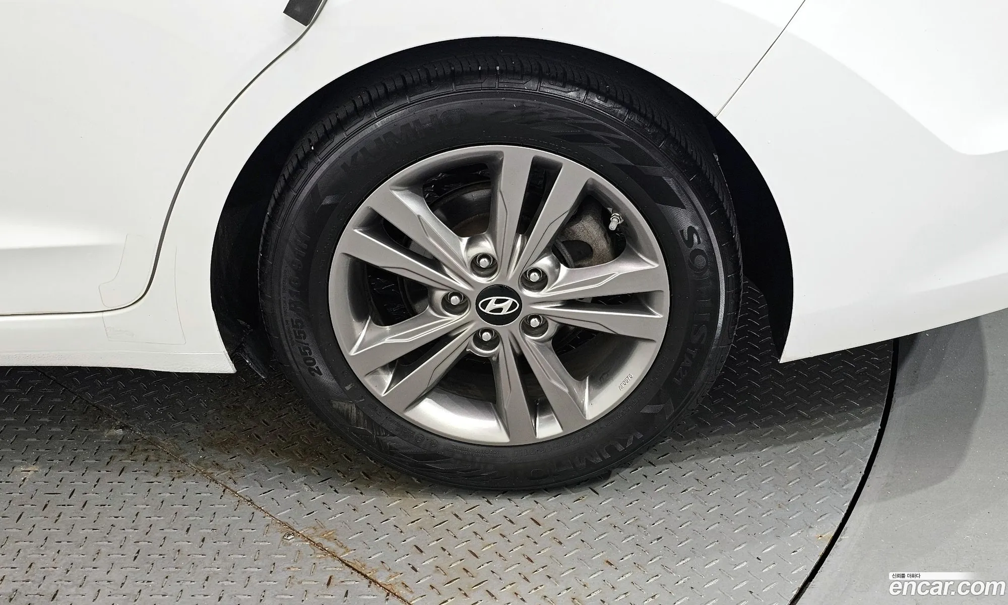 Hyundai Elantra AD 2016 — 26