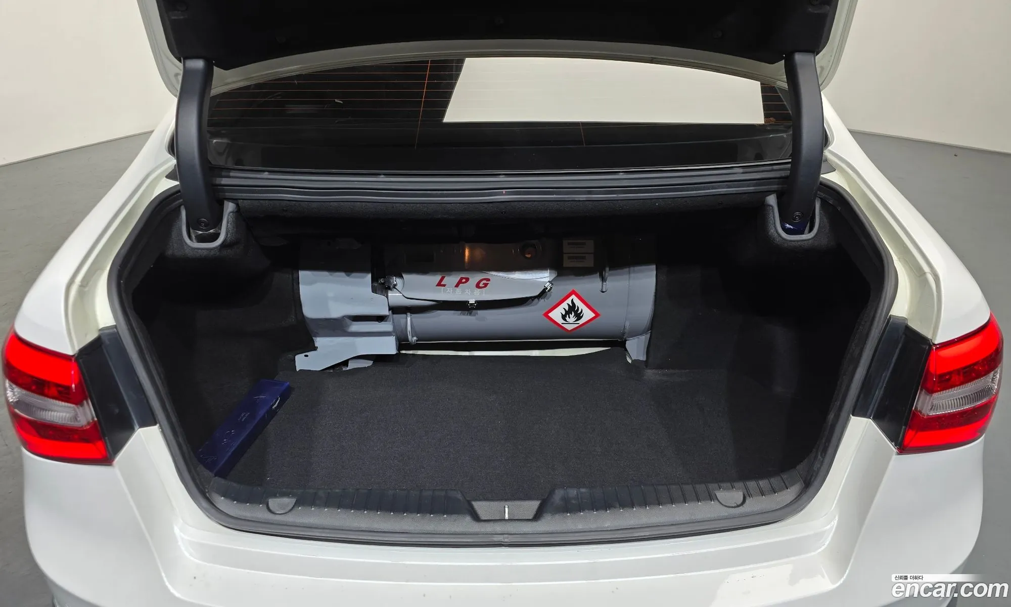 Kia K7 2013 KNALL418BDA137243 — 9