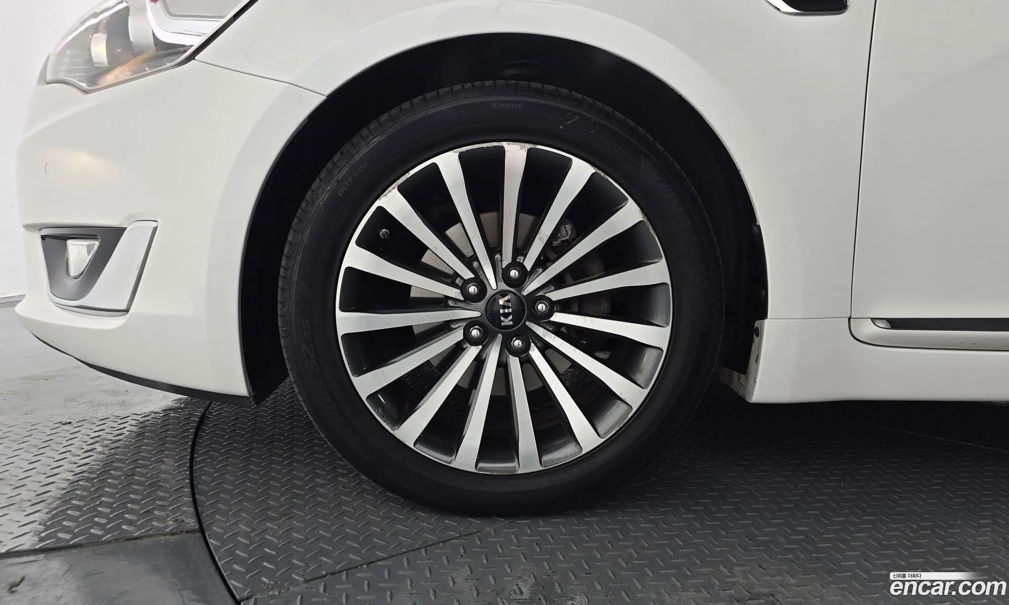 Kia K7 2013 KNALL418BDA137243 — 26