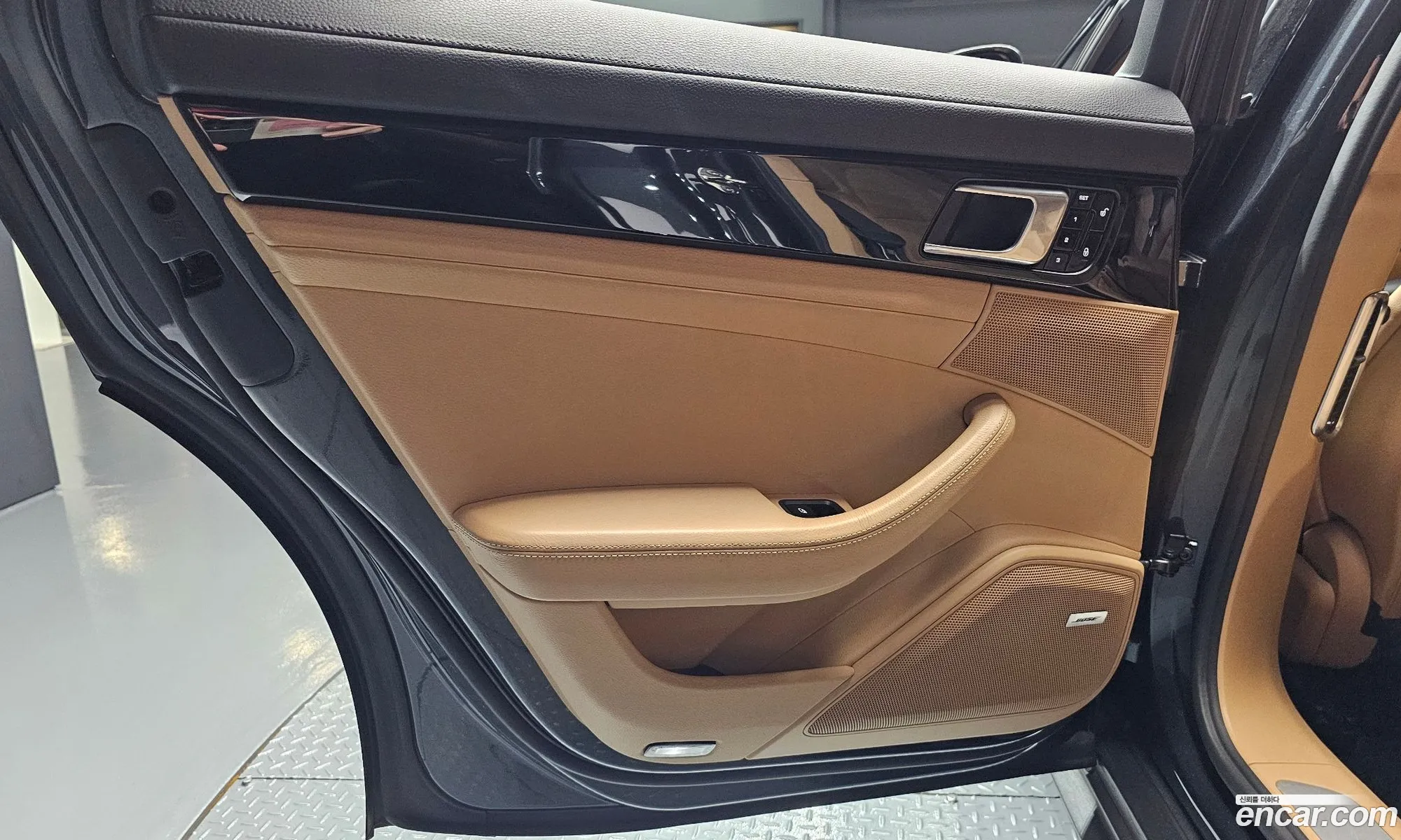 Porsche Panamera 2018 WP0AA2970JL105425 — 29