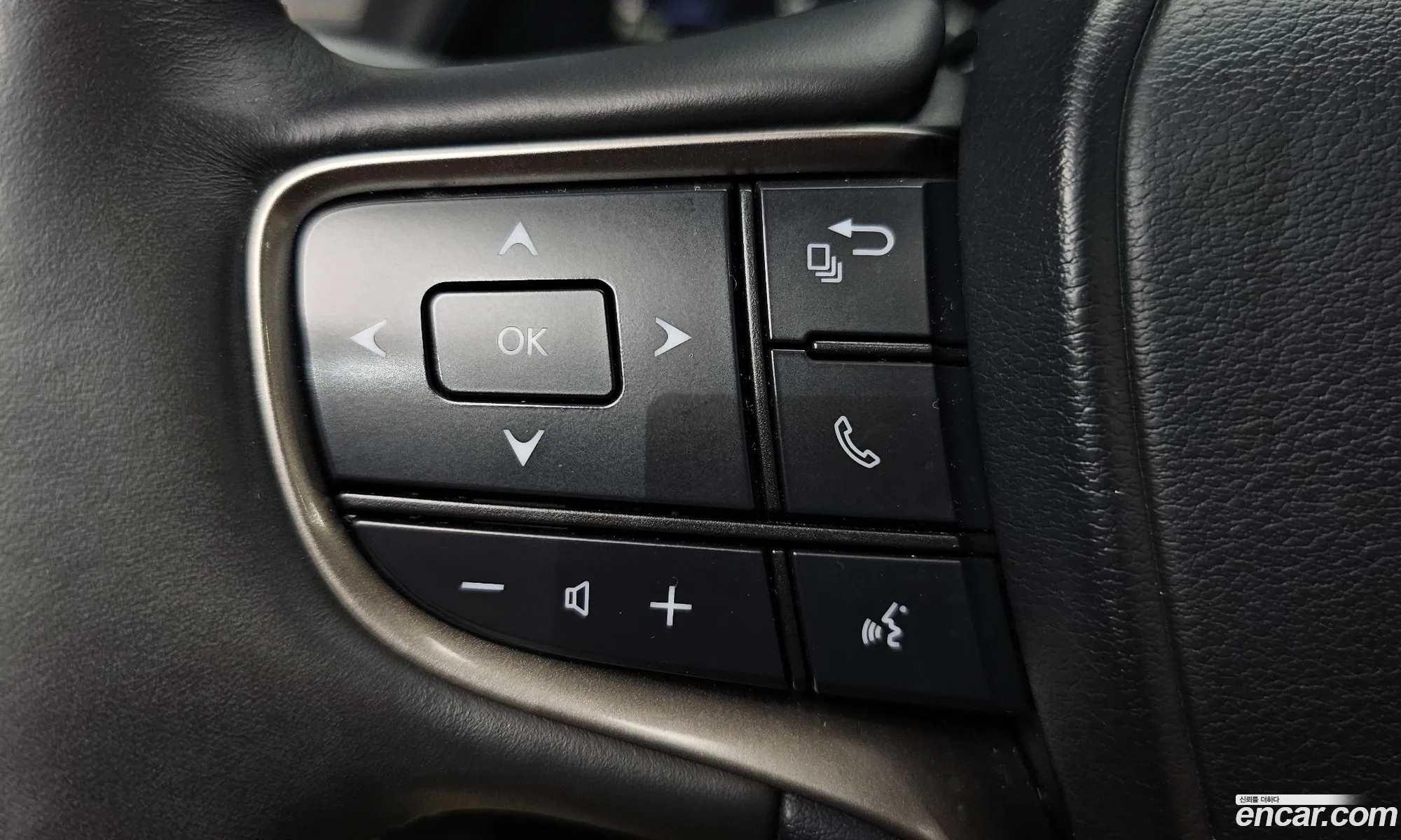 Lexus UX250h 2019 — 10