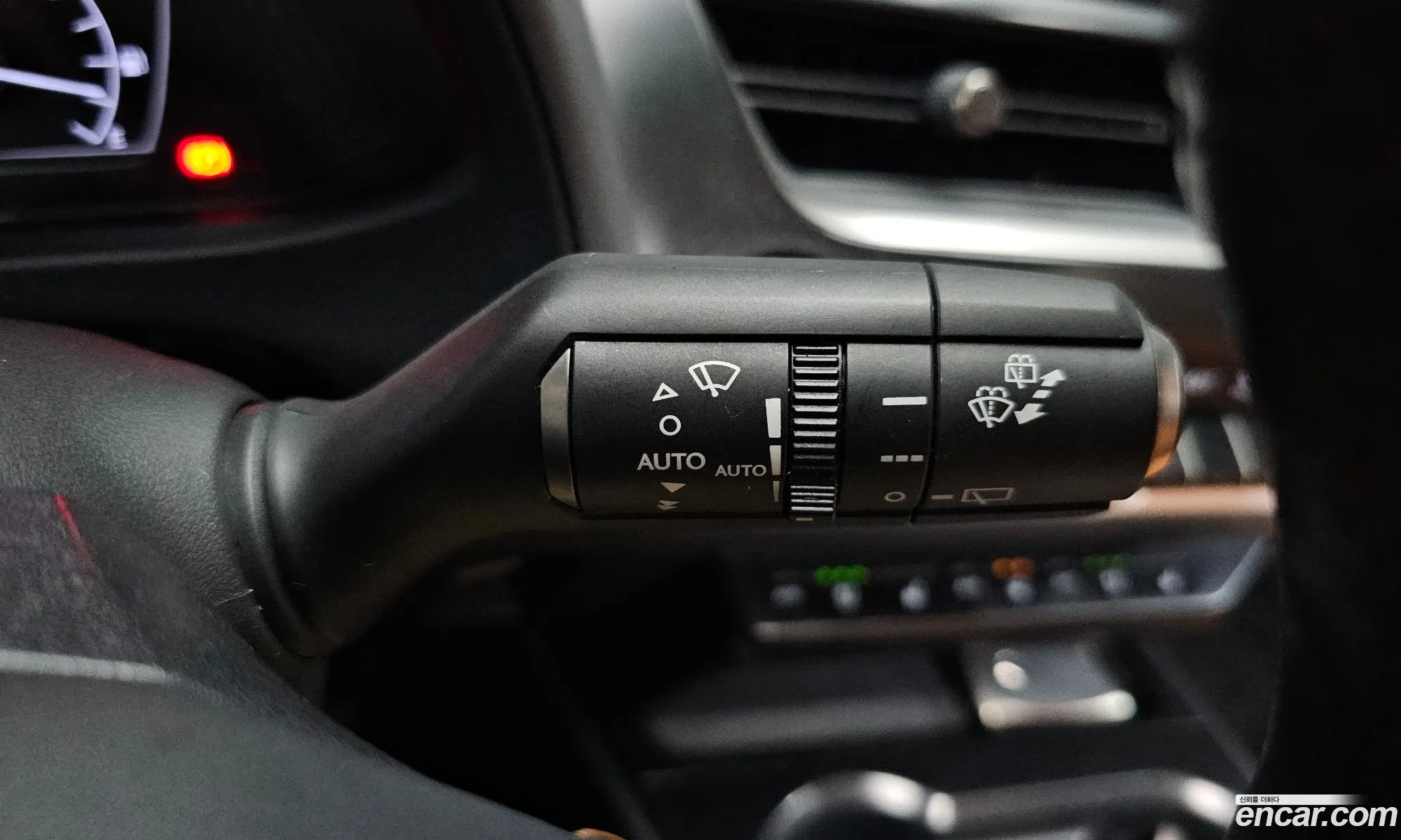 Lexus UX250h 2019 — 31