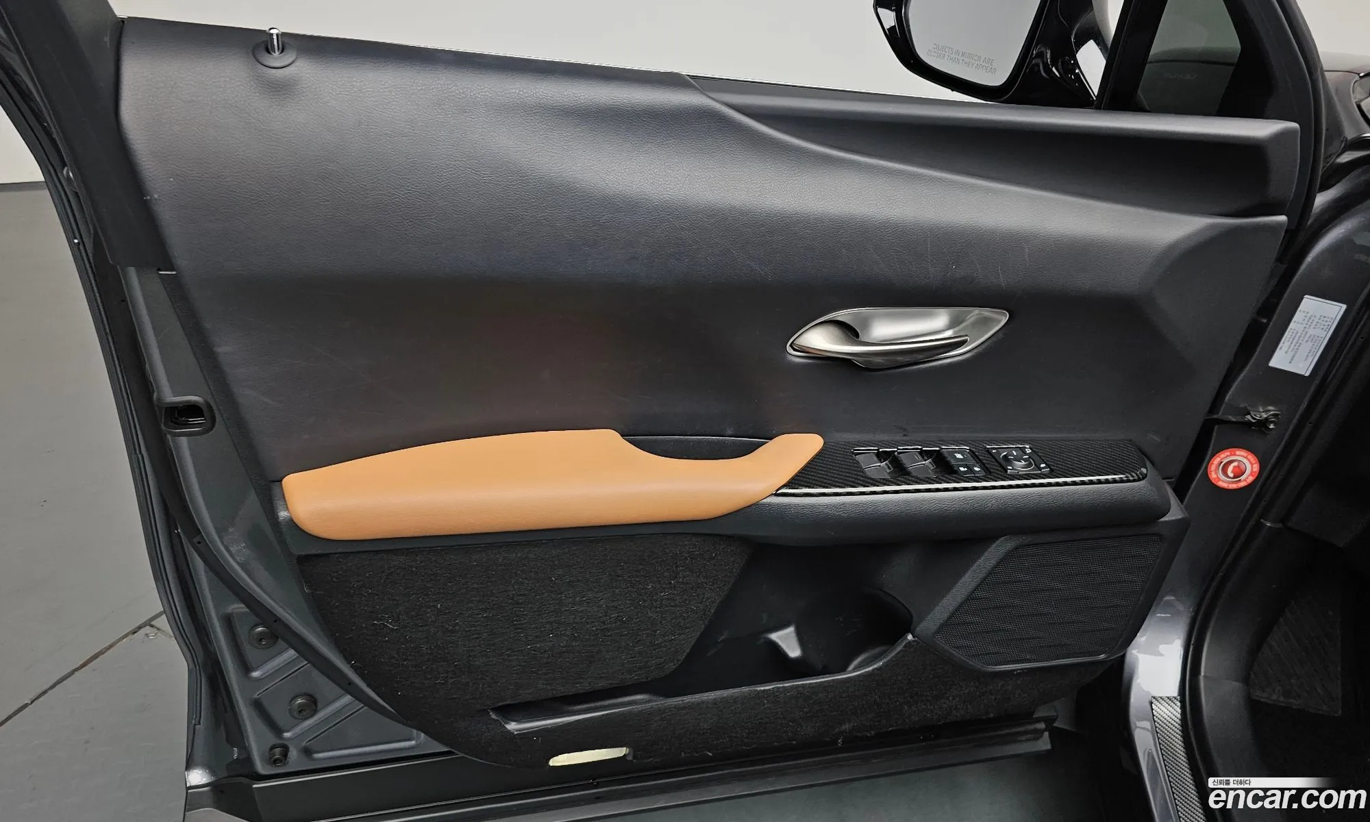 Lexus UX250h 2019 — 19