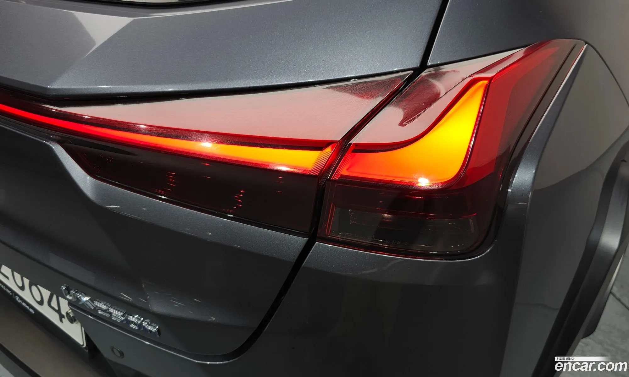 Lexus UX250h 2019 — 16