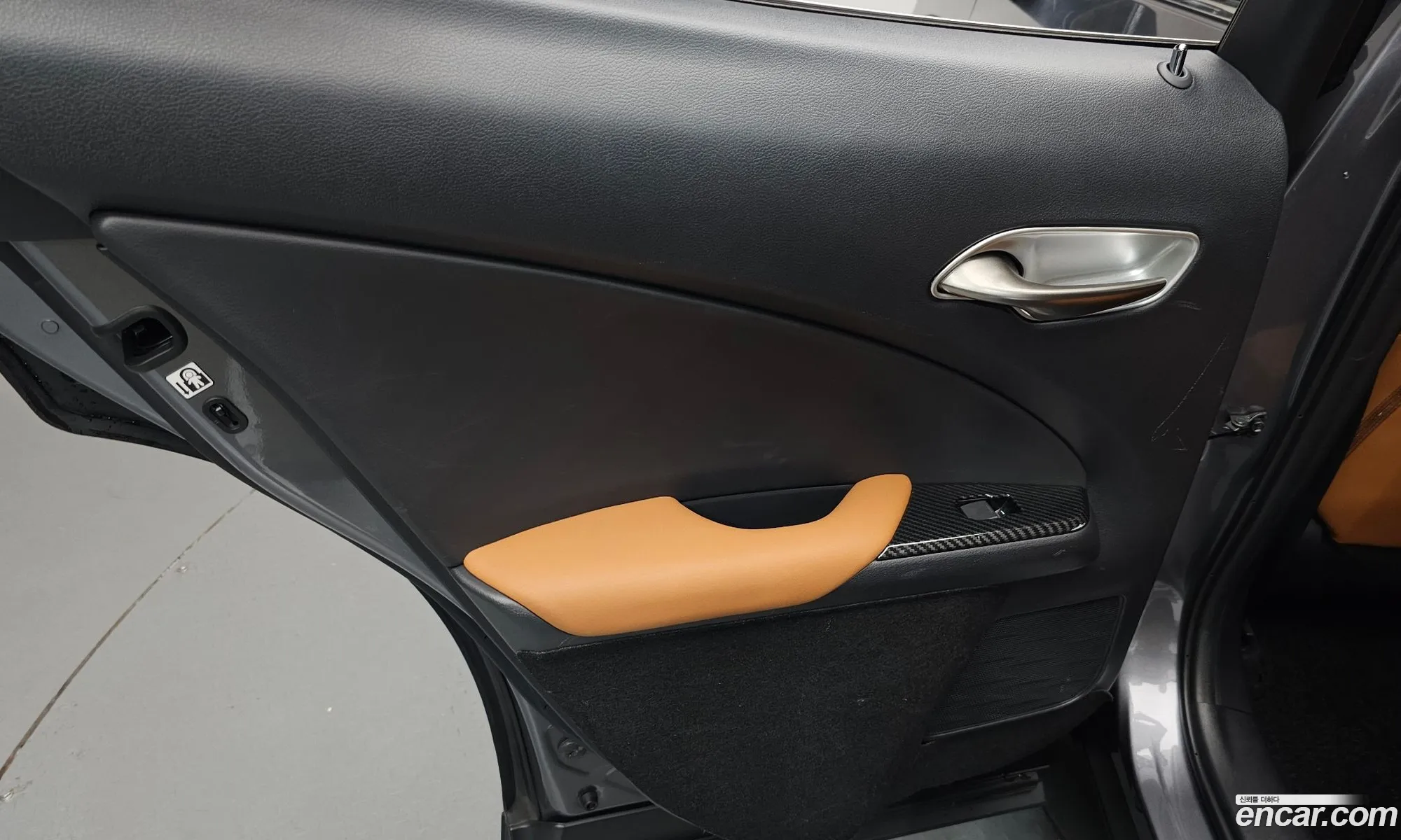 Lexus UX250h 2019 — 22