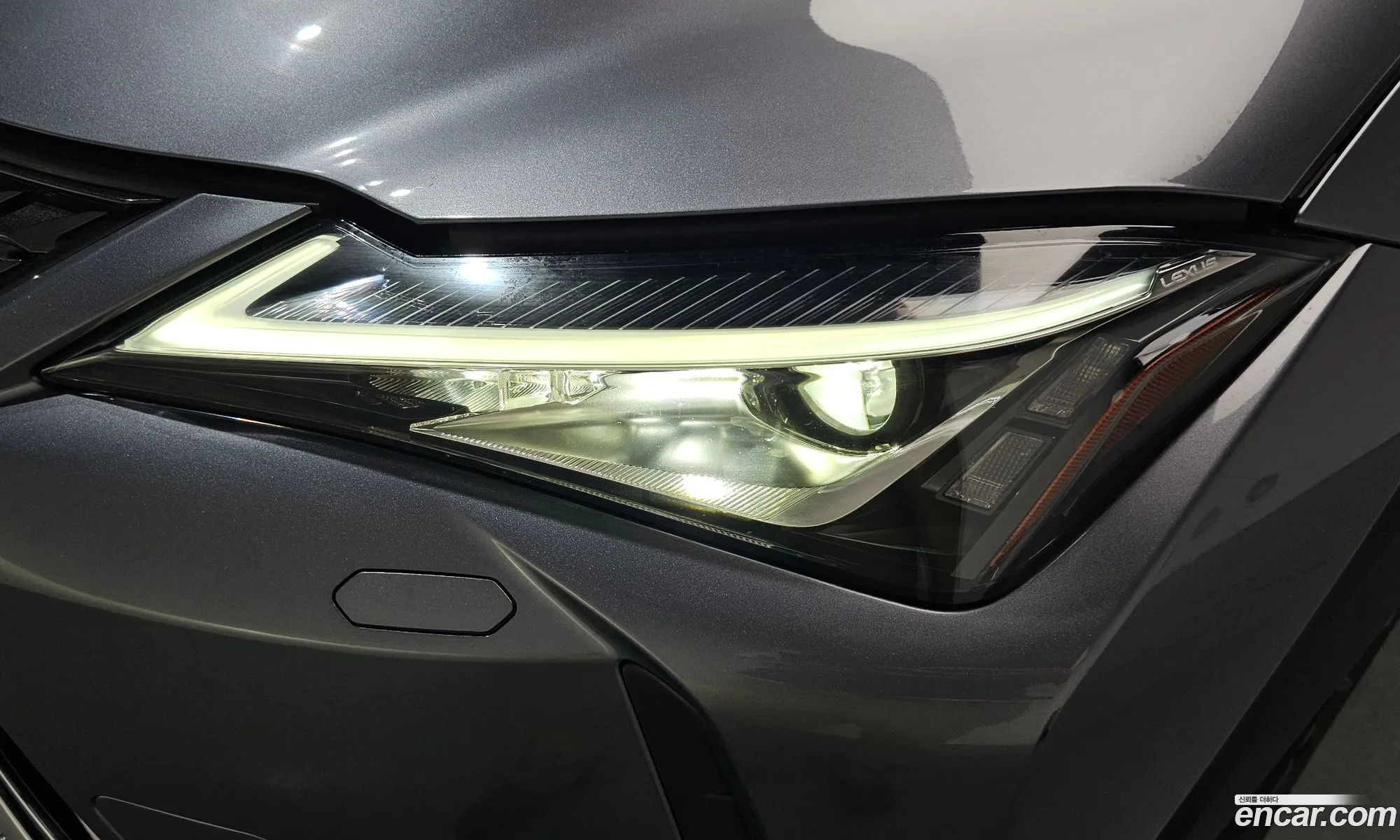 Lexus UX250h 2019 — 25