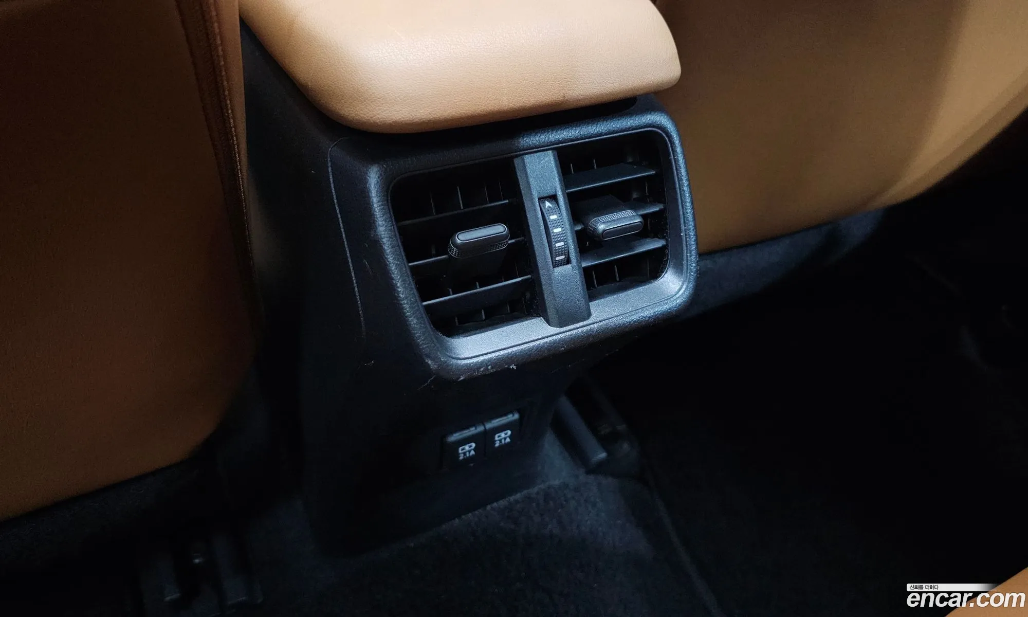 Lexus UX250h 2019 — 13