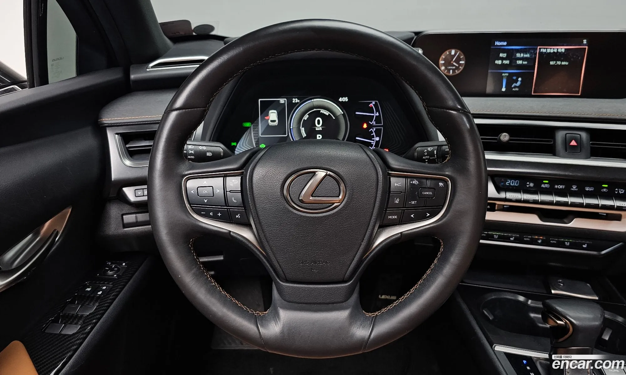 Lexus UX250h 2019 — 30