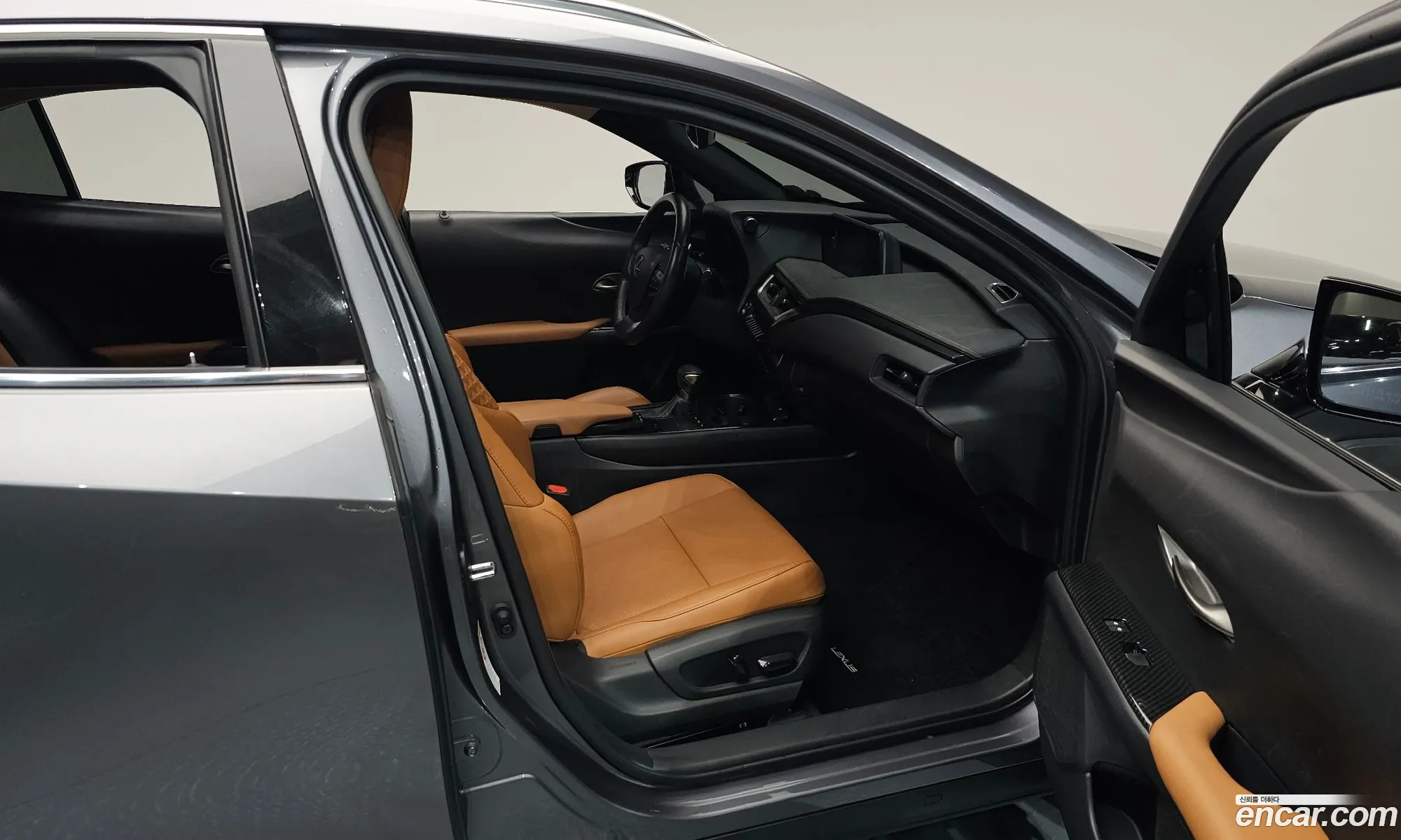 Lexus UX250h 2019 — 15