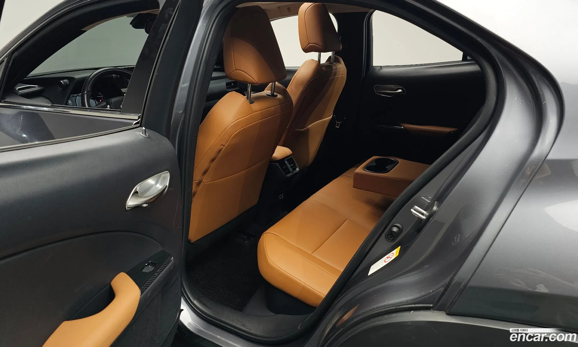 Lexus UX250h 2019 — 26