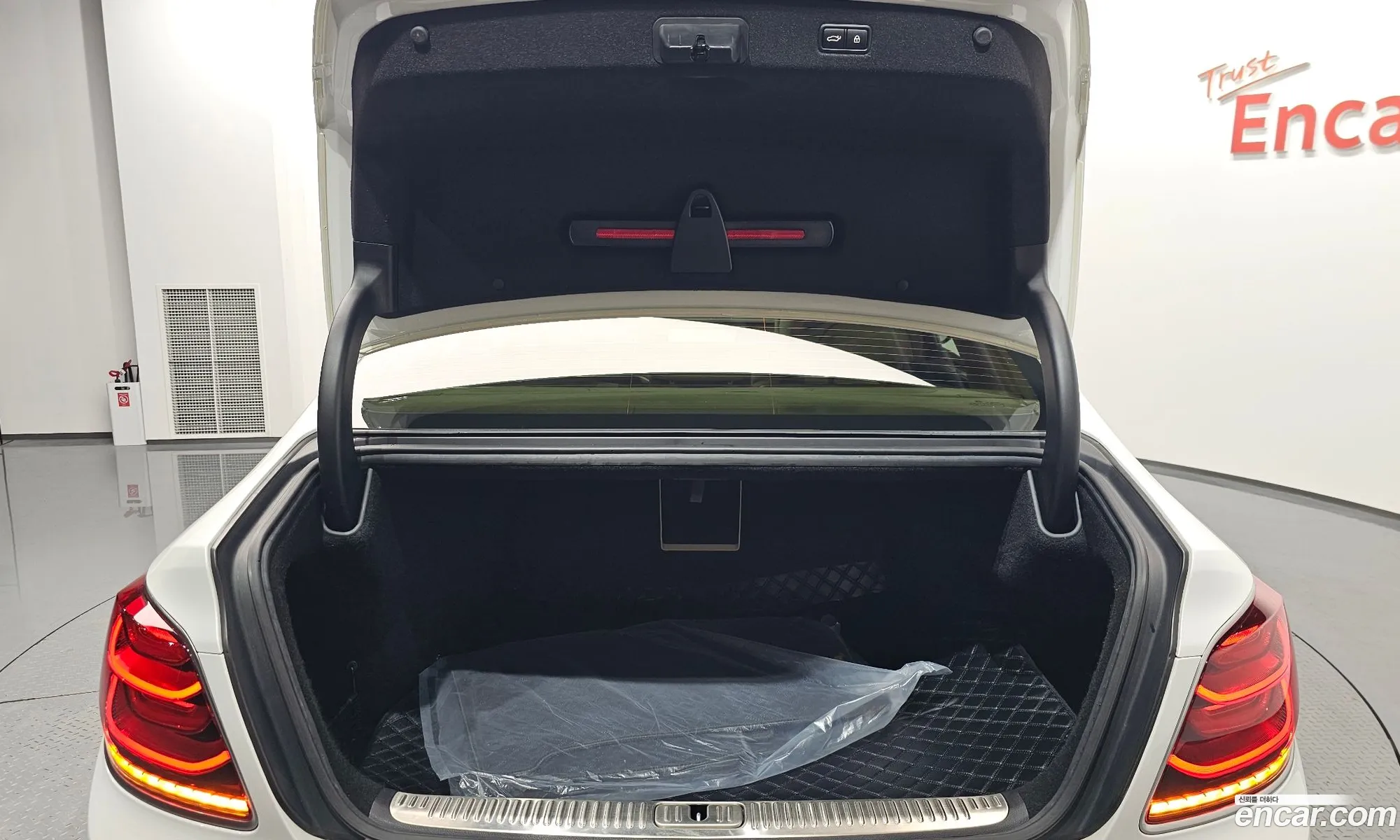 Kia The K9 2018 KNAS2418DKS002902 — 28