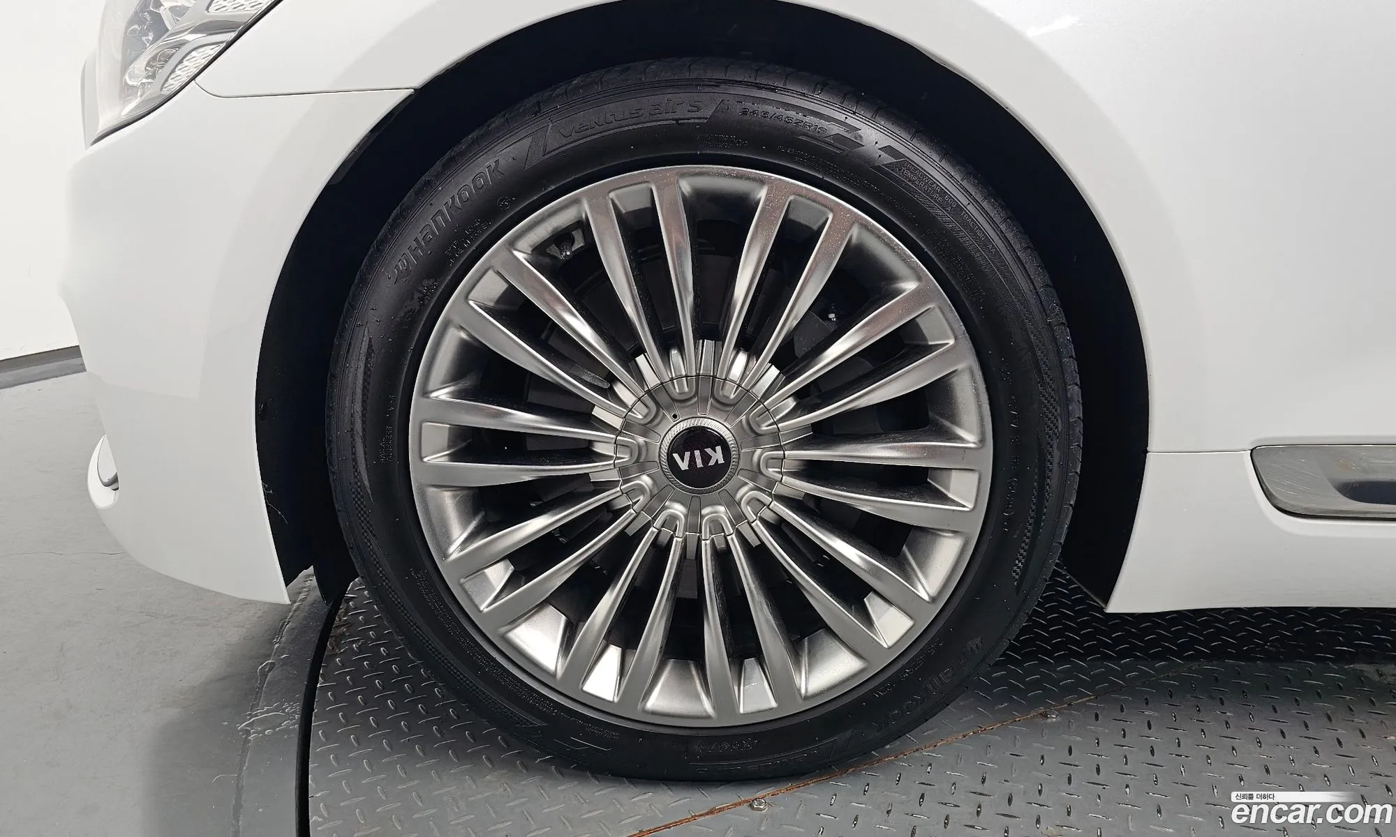 Kia The K9 2018 KNAS2418DKS002902 — 9