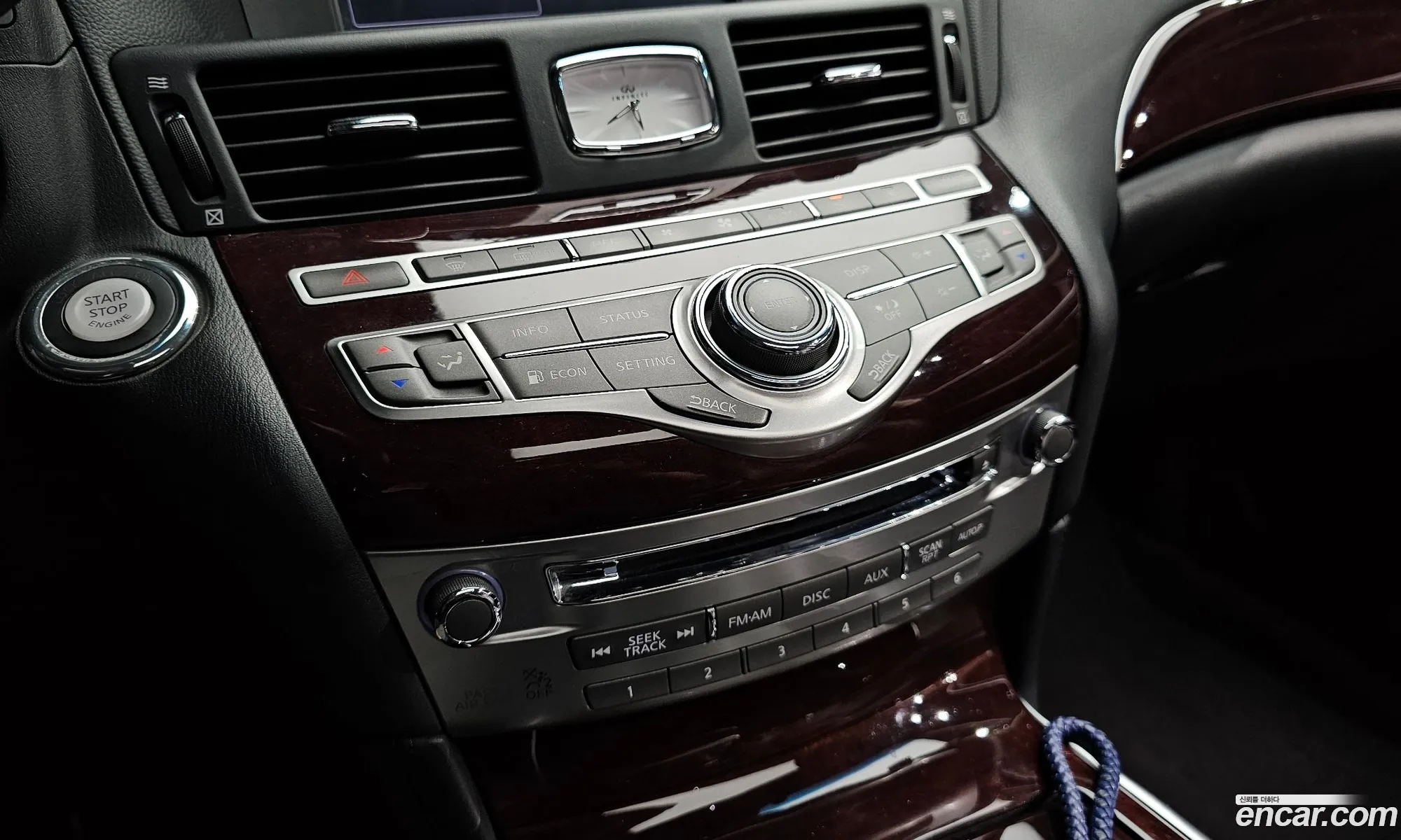 Infiniti Q70
