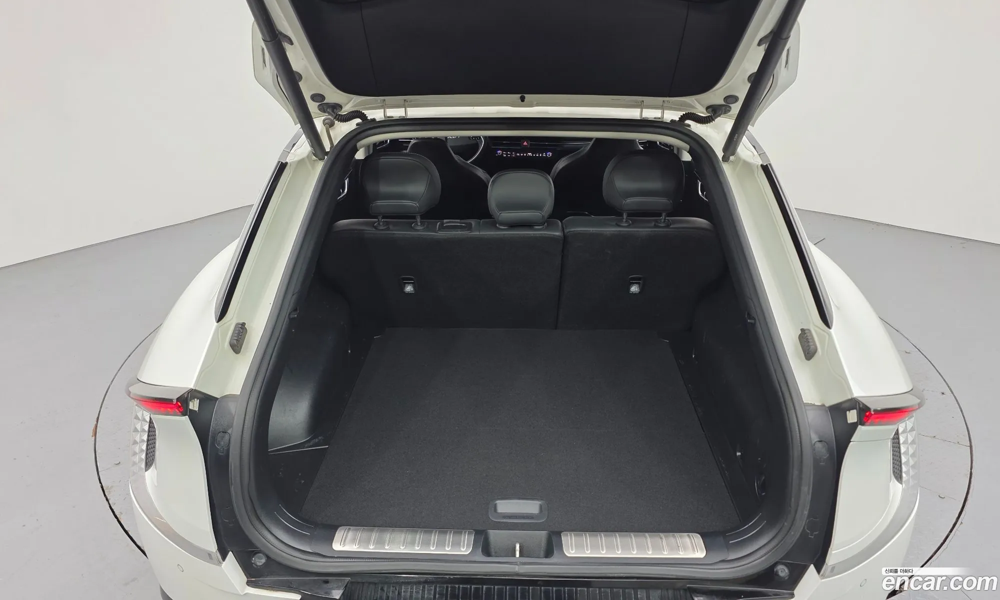 Kia EV6 2022 KNAC381AFNA054026 — 4