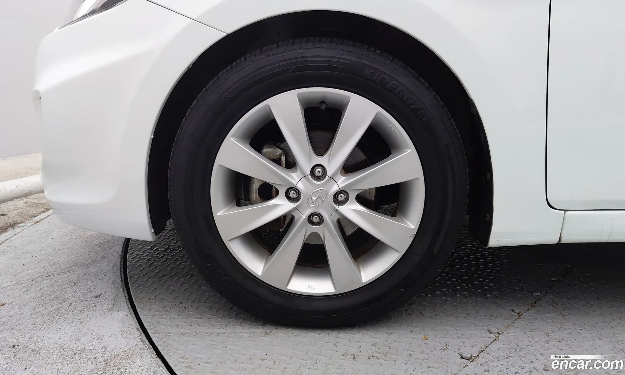 Hyundai Accent 2012 — 14