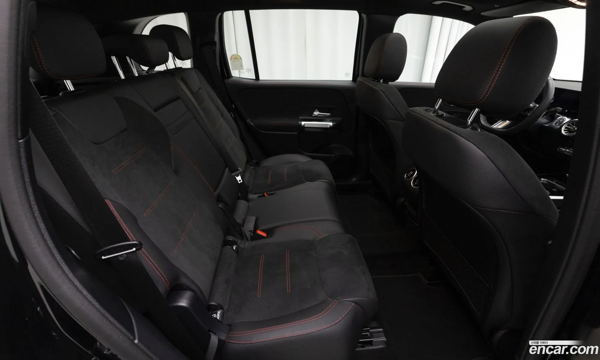 Mercedes-Benz GLB-Class X247 2025 — 17