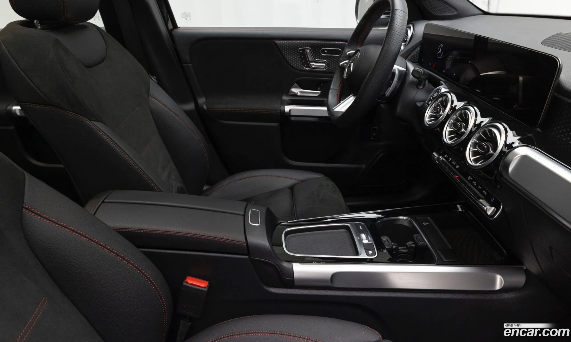 Mercedes-Benz GLB-Class X247 2025 — 3