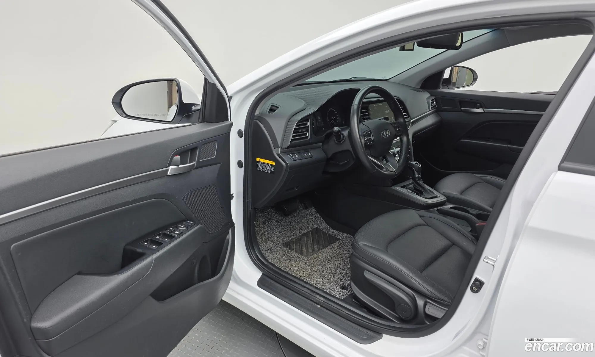 Hyundai Elantra AD 2020 — 10