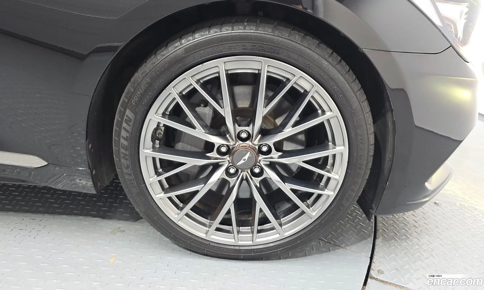 Genesis G80 2018 KMHGM41DDKU303864 — 5