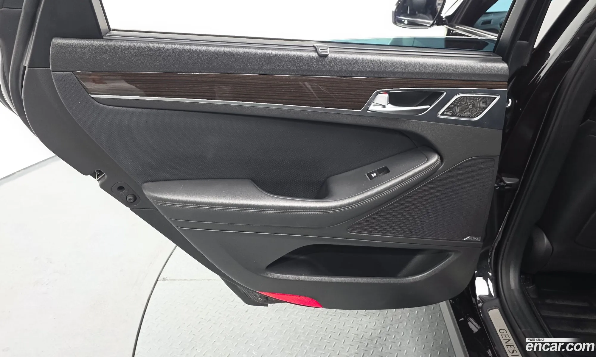 Genesis G80 2018 KMHGM41DDKU303864 — 3