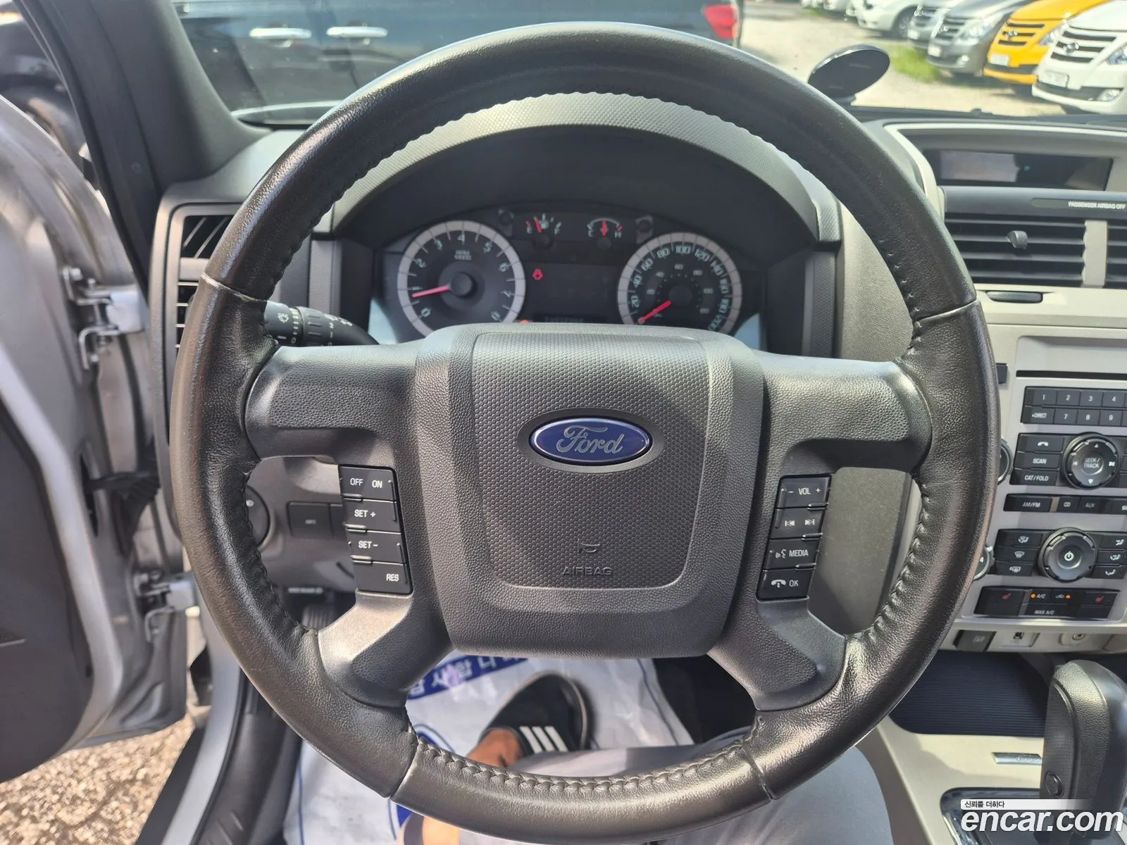 Ford Escape 2011 — 4