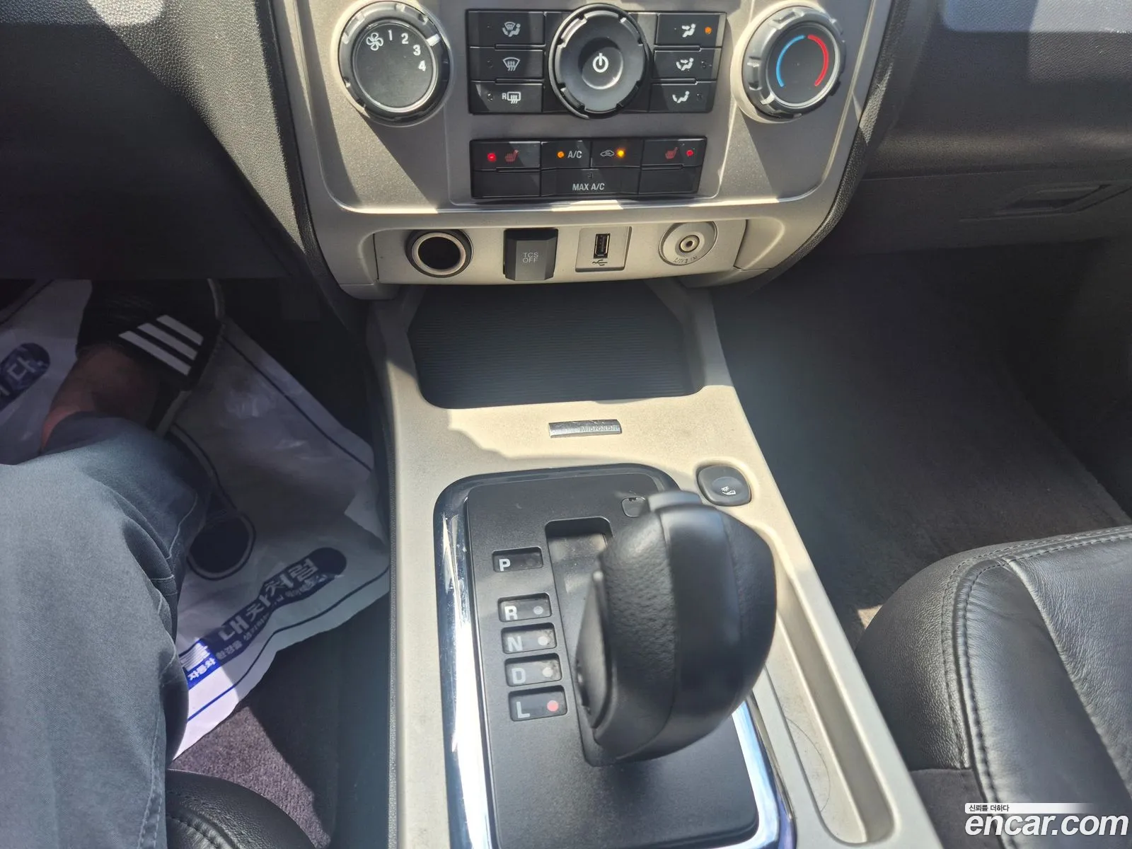 Ford Escape 2011 — 12
