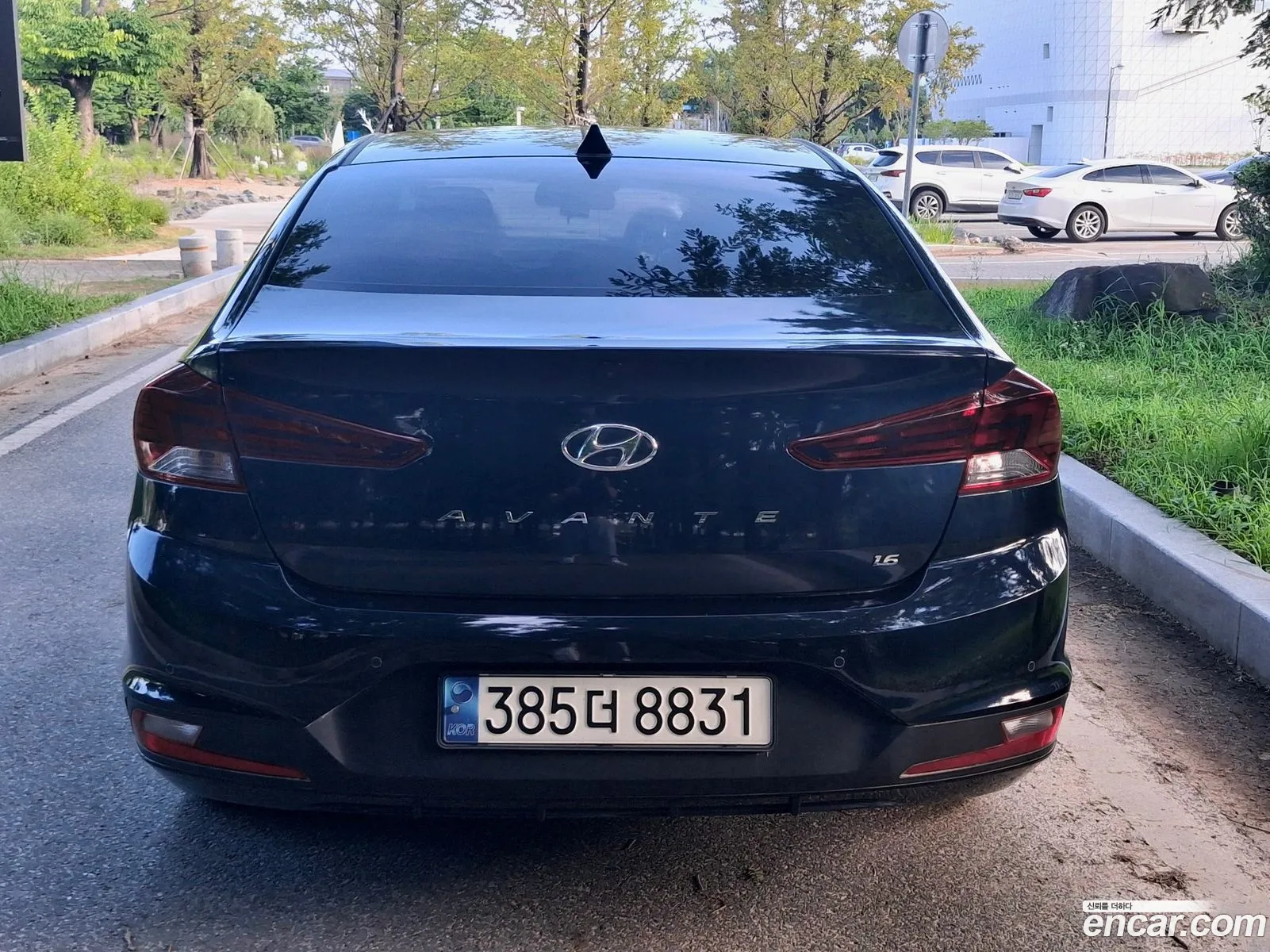 Hyundai Elantra AD 2019 — 12