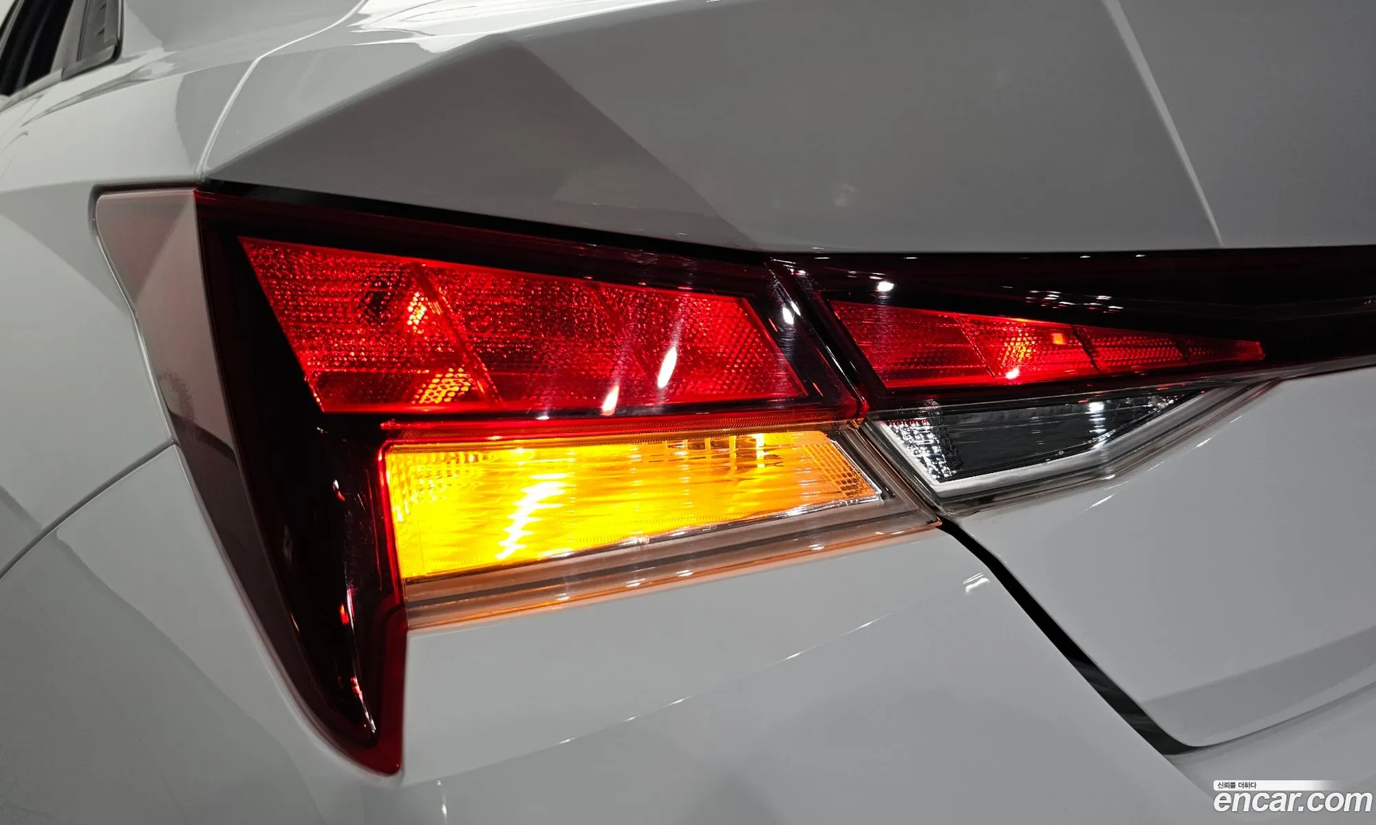 Hyundai Elantra 2021 — 17