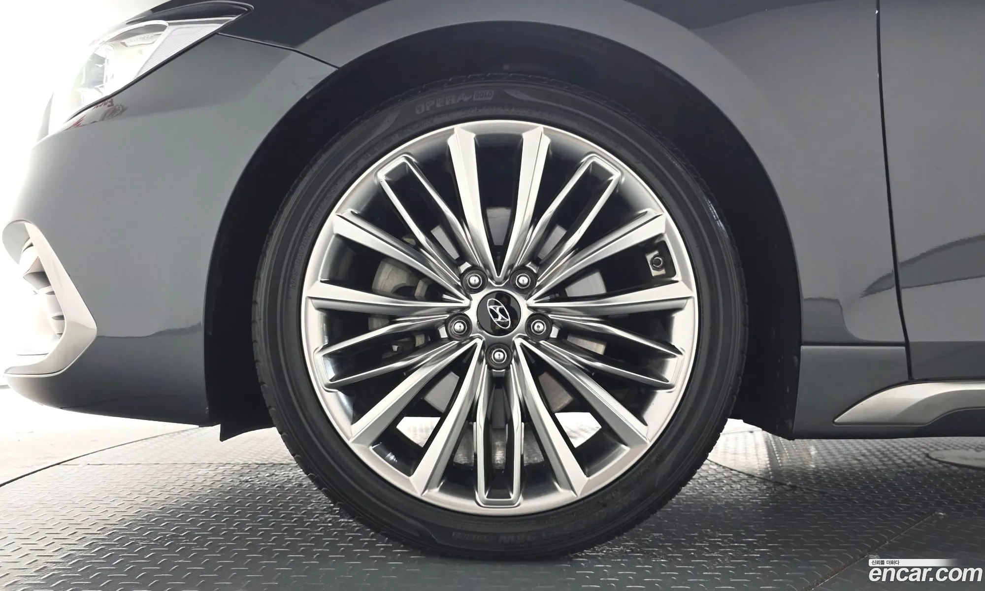 Hyundai Grandeur IG 2019 — 23