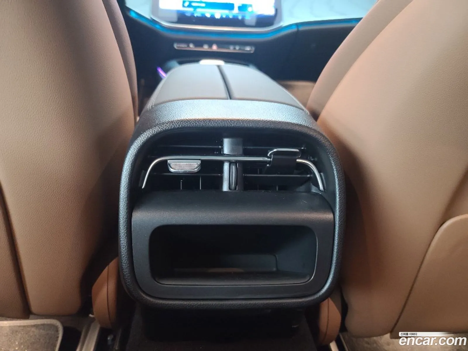 Mercedes-Benz E-Class W214 2026 — 13