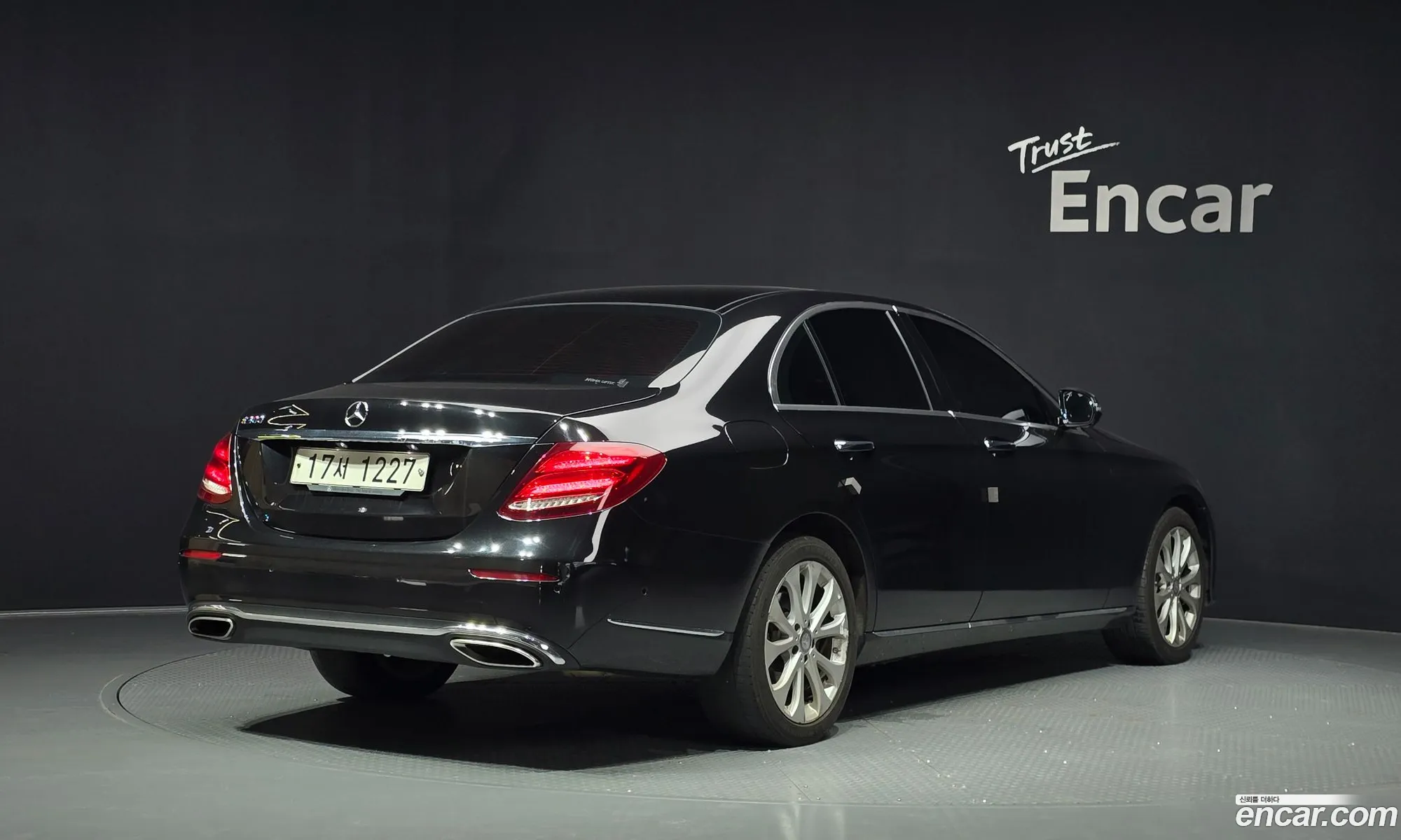 Mercedes-Benz E-Class W213 2017 WDDZF4JB2HA159269 — 3