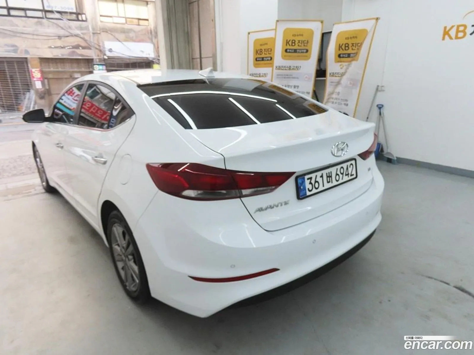 Hyundai Elantra AD 2017 — 16