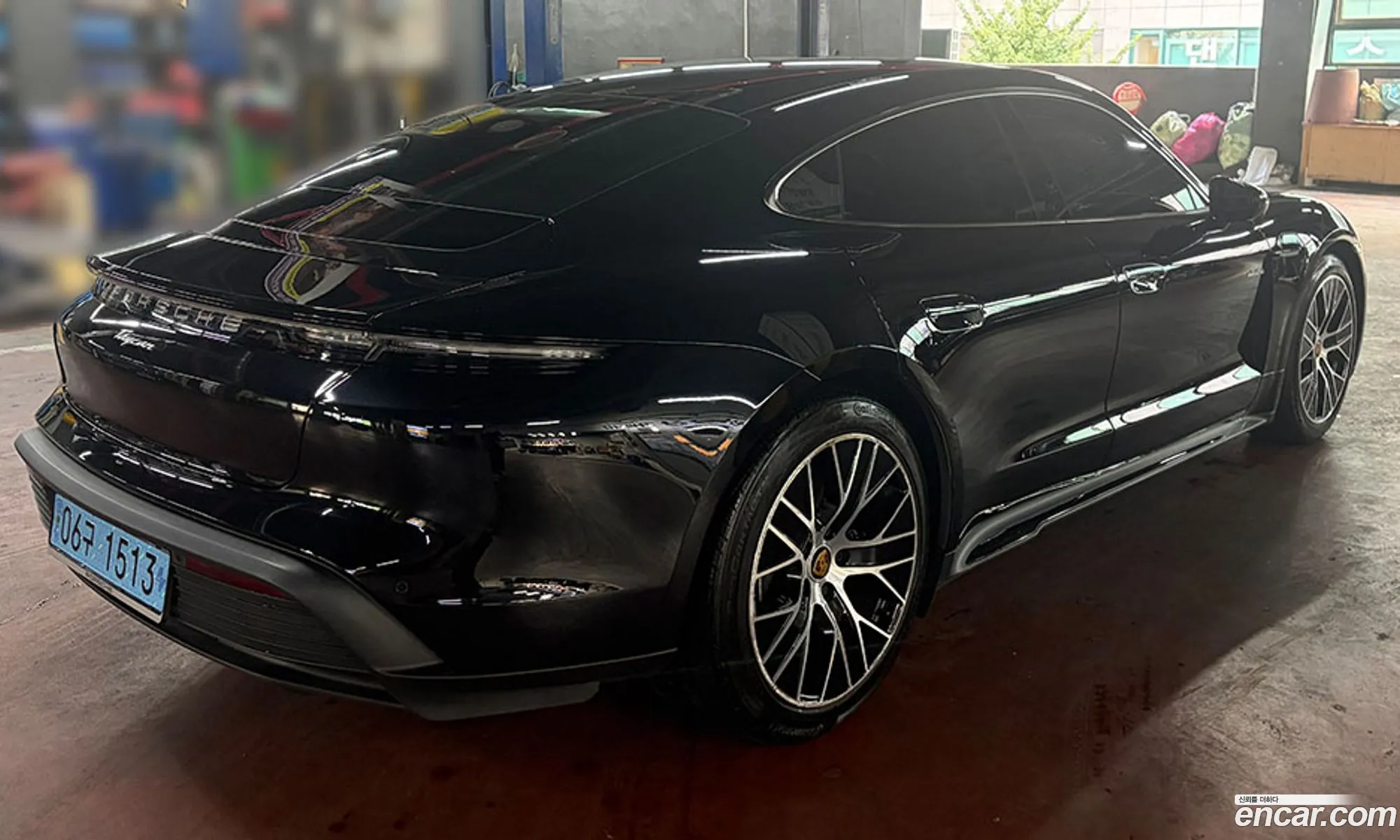 Porsche Taycan 2023 — 2