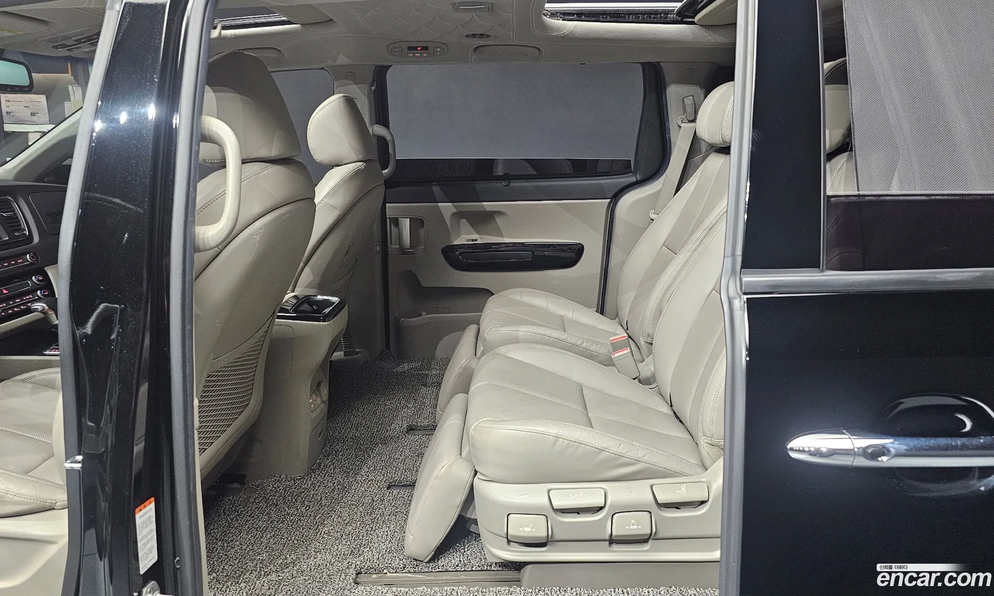 Kia Carnival 2019 KNAME811BKS590648 — 14