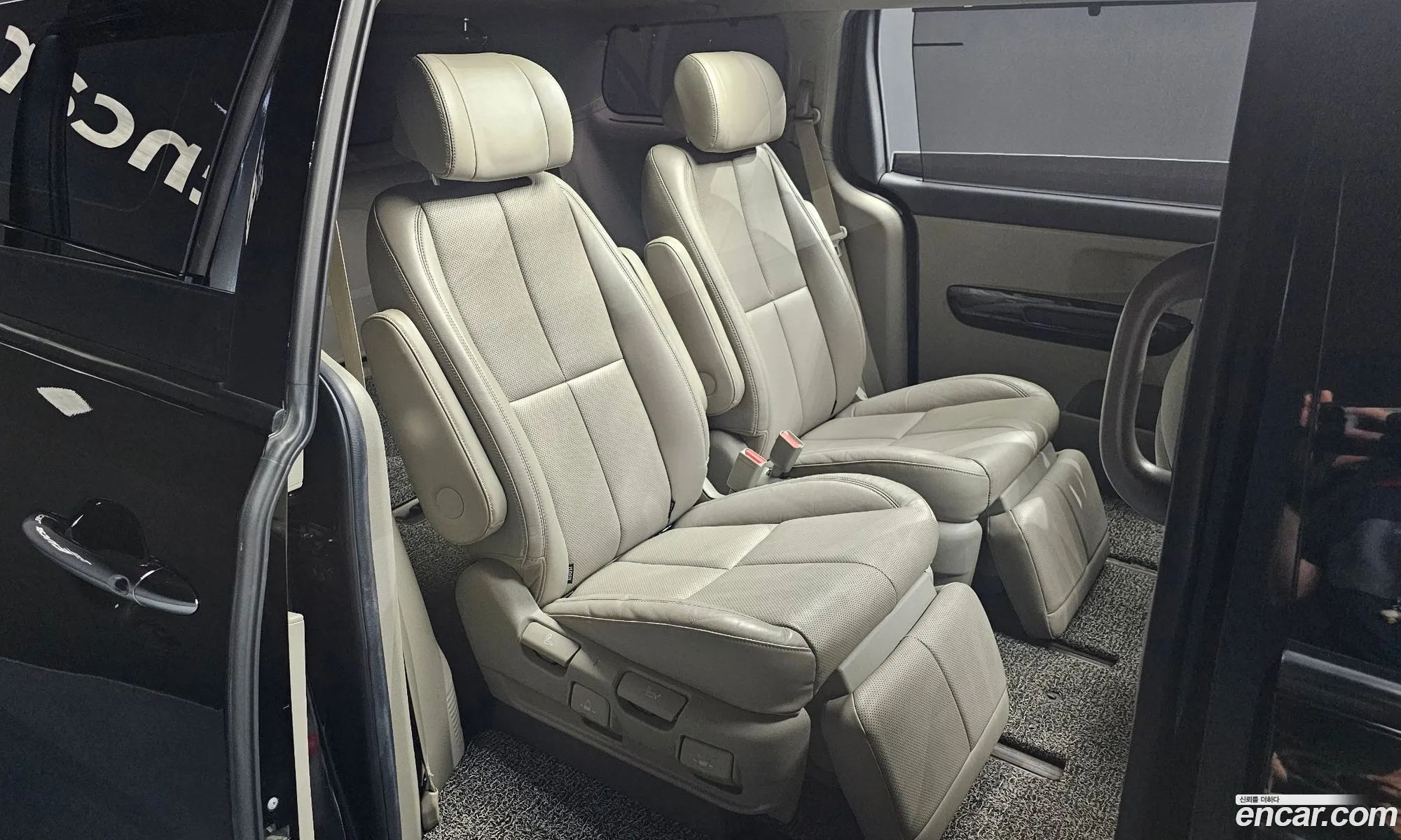 Kia Carnival 2019 KNAME811BKS590648 — 12