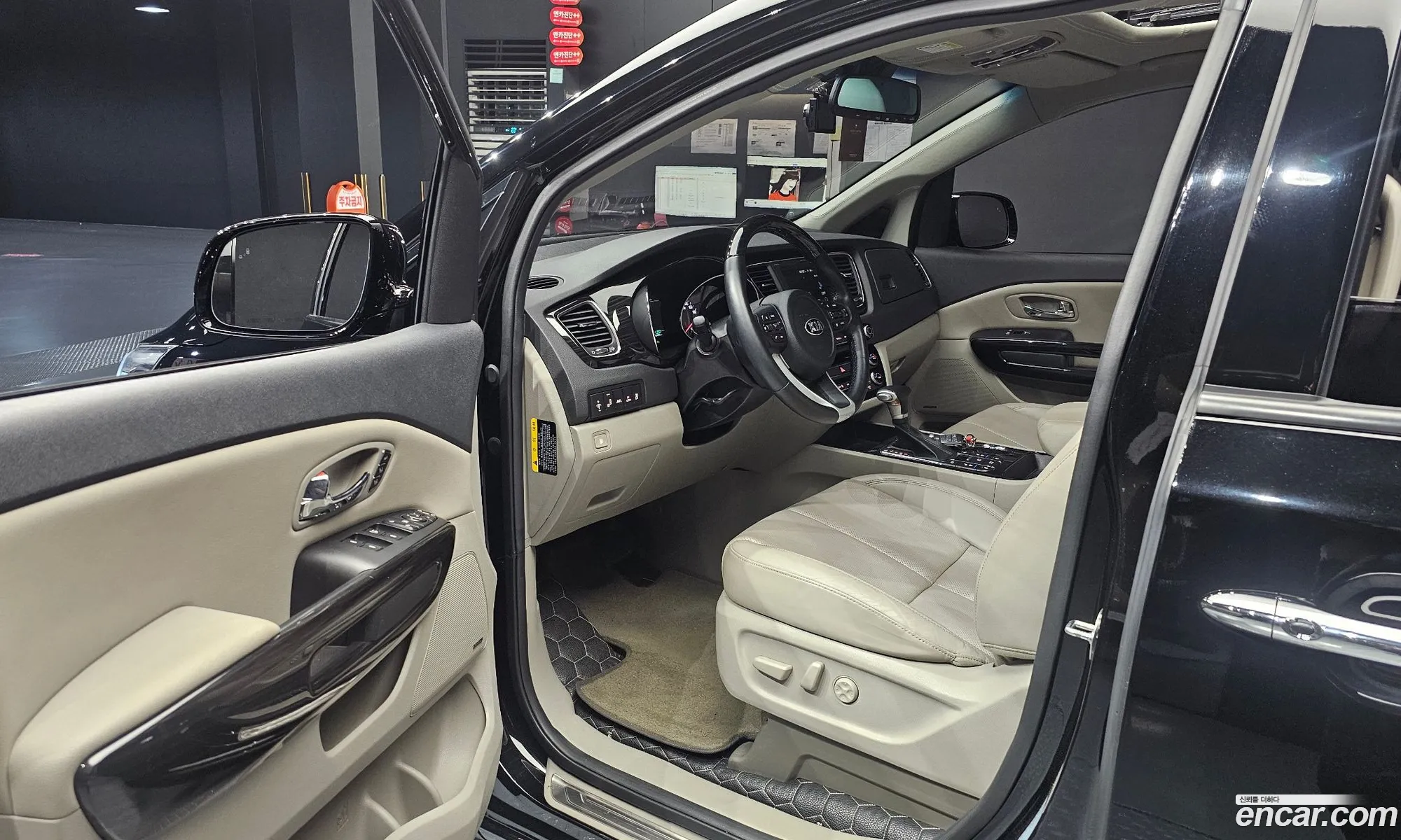 Kia Carnival 2019 KNAME811BKS590648 — 3
