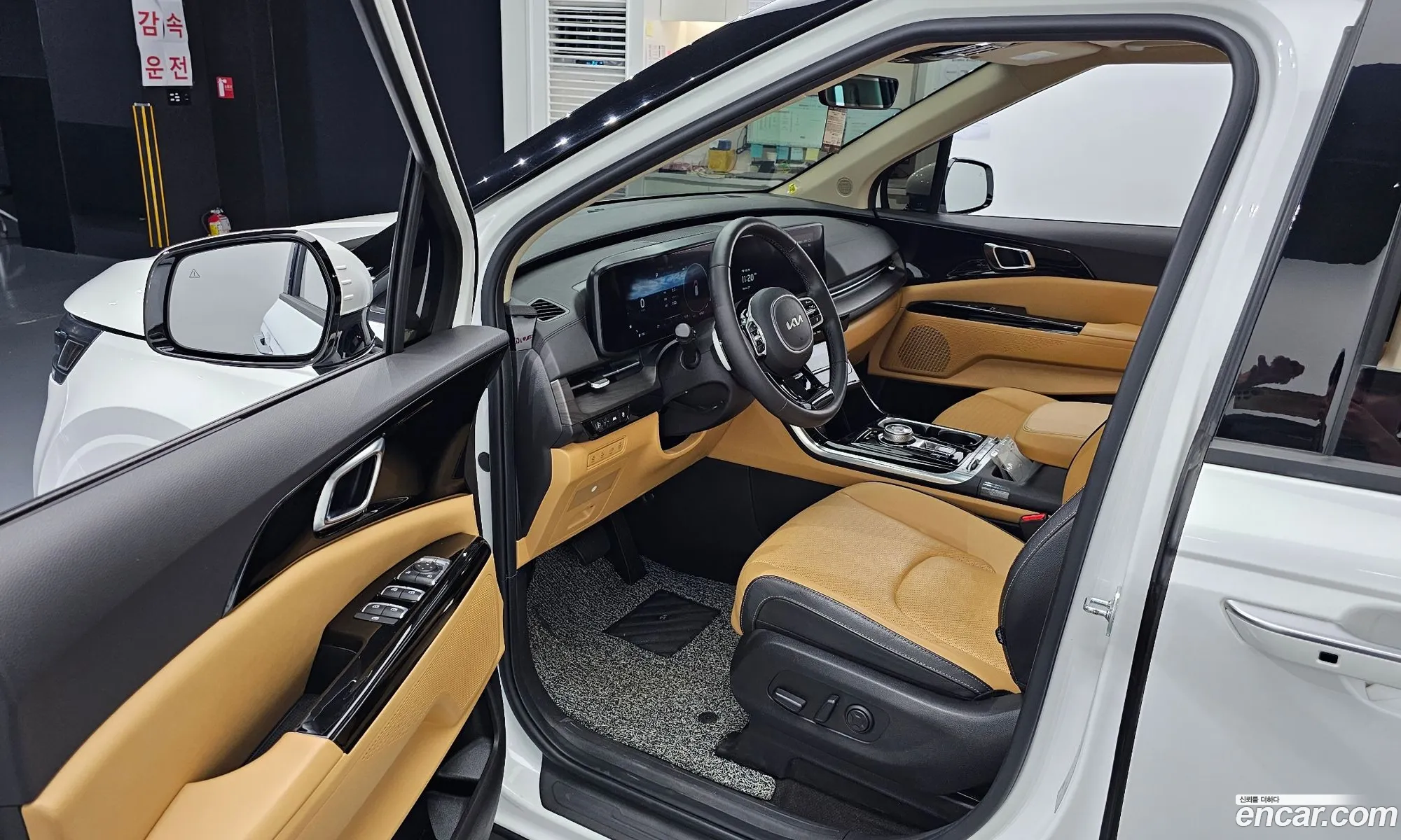 Kia Carnival 2023 KNANC81BBPS387110 — 15