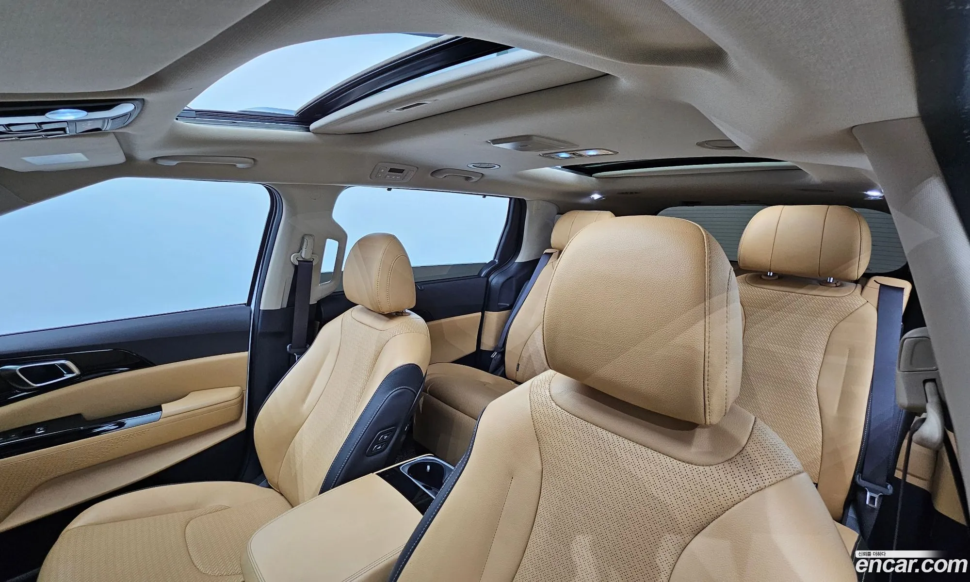 Kia Carnival 2023 KNANC81BBPS387110 — 3