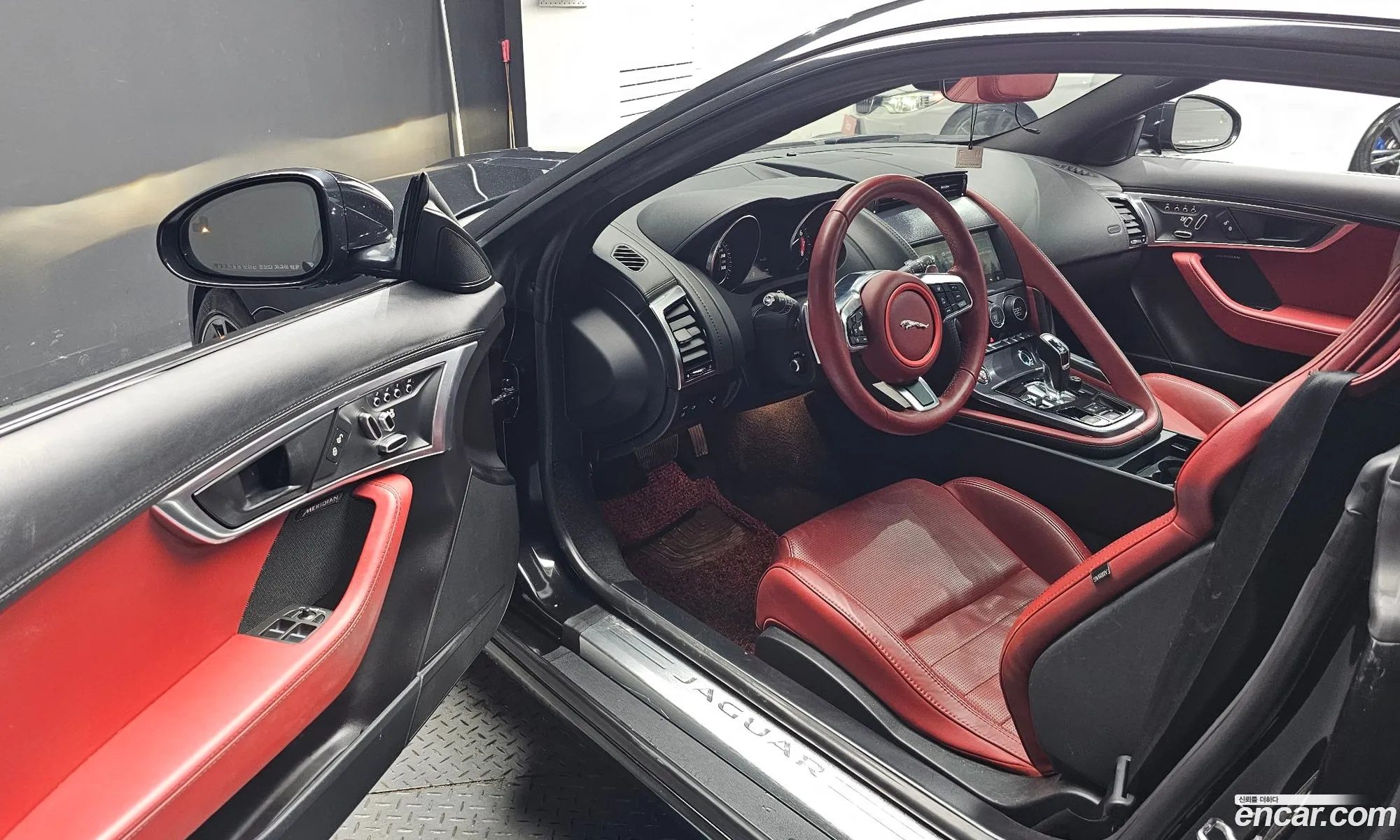 Jaguar F-Type 2019 SAJDB1BX0KCK58923 — 17